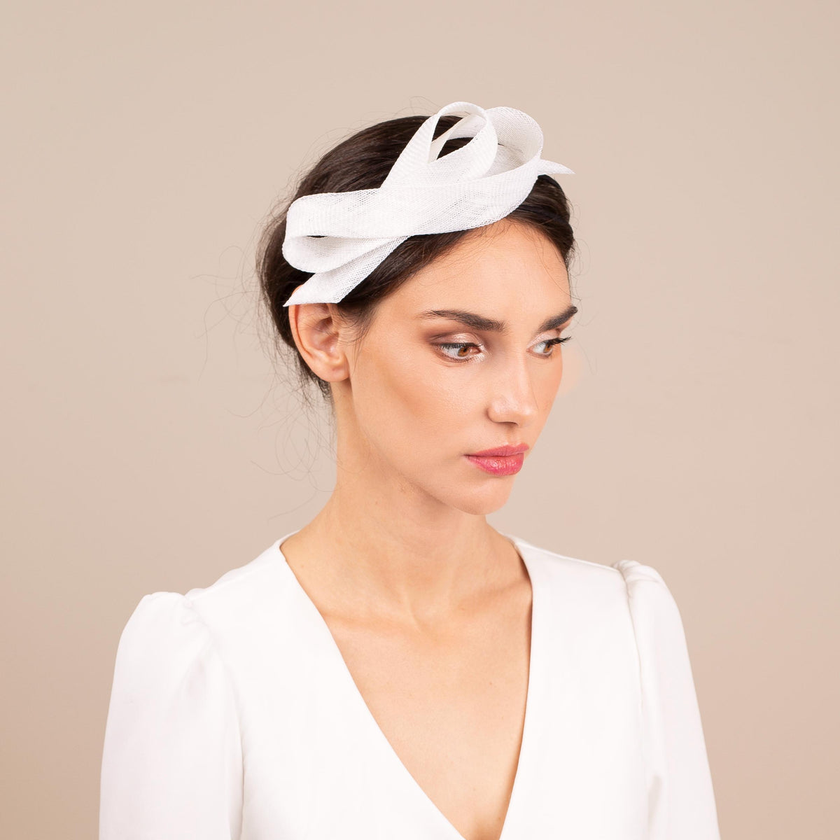 Bridal hair bow fascinator on comfortable headband, elegant minimal headpiece for bride, special occasion women fascinator