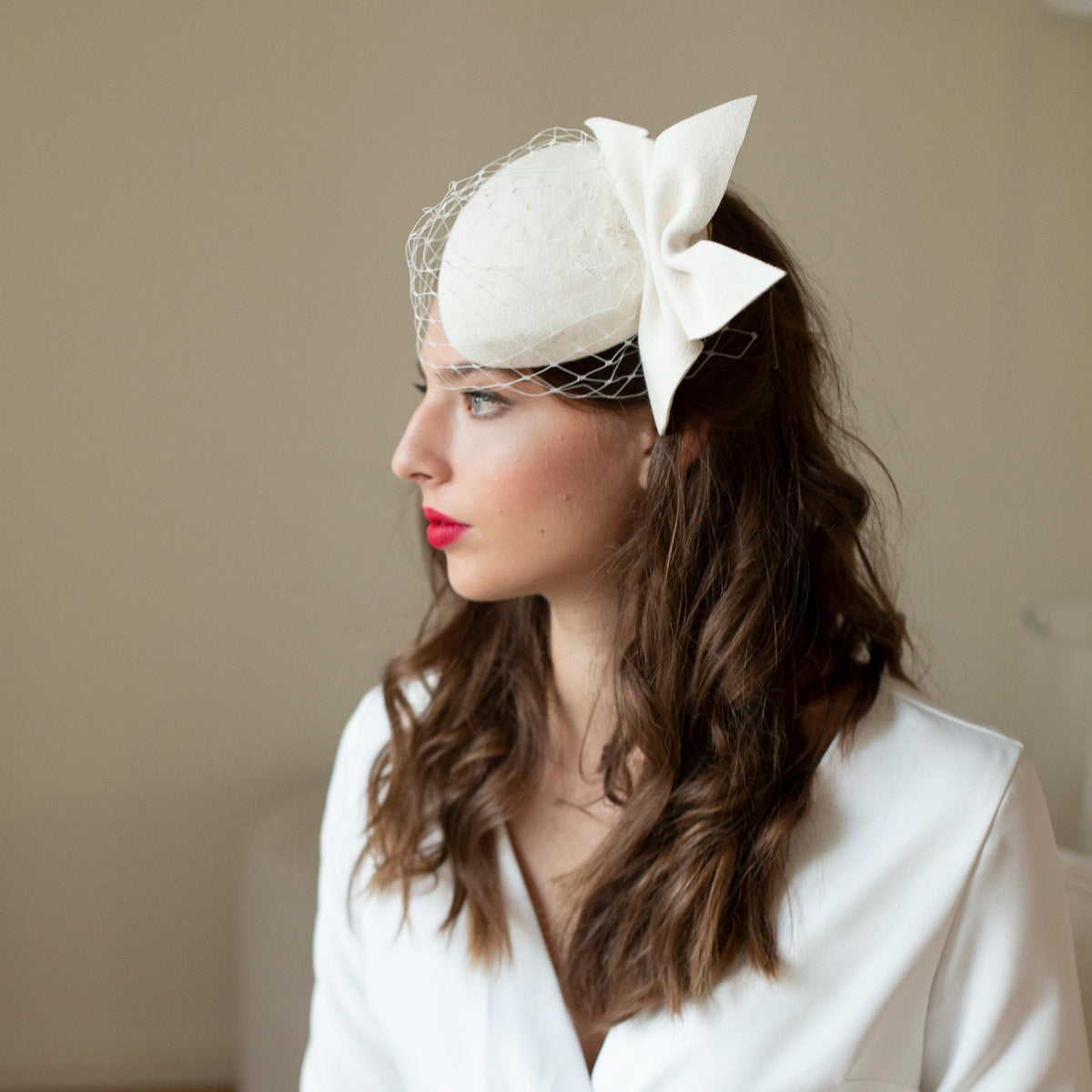 Ivory Wedding Pillbox Hat – Vintage Inspired Bridal Fascinator with Side Bow, Bridal Mini Hat