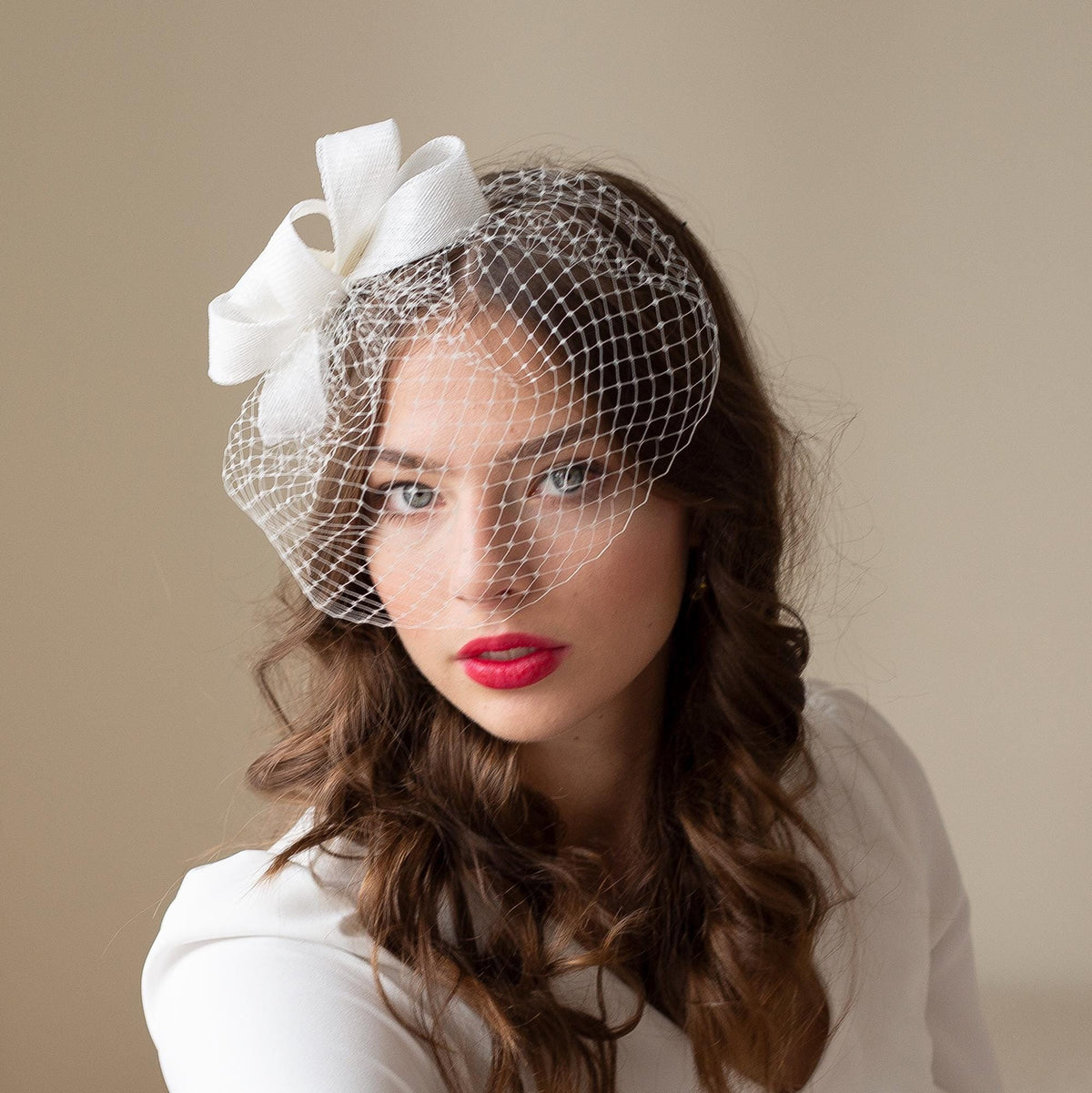 Bridal Bow Fascinator with Removable Birdcage Veil – White Sinamay Wedding Headpiece
