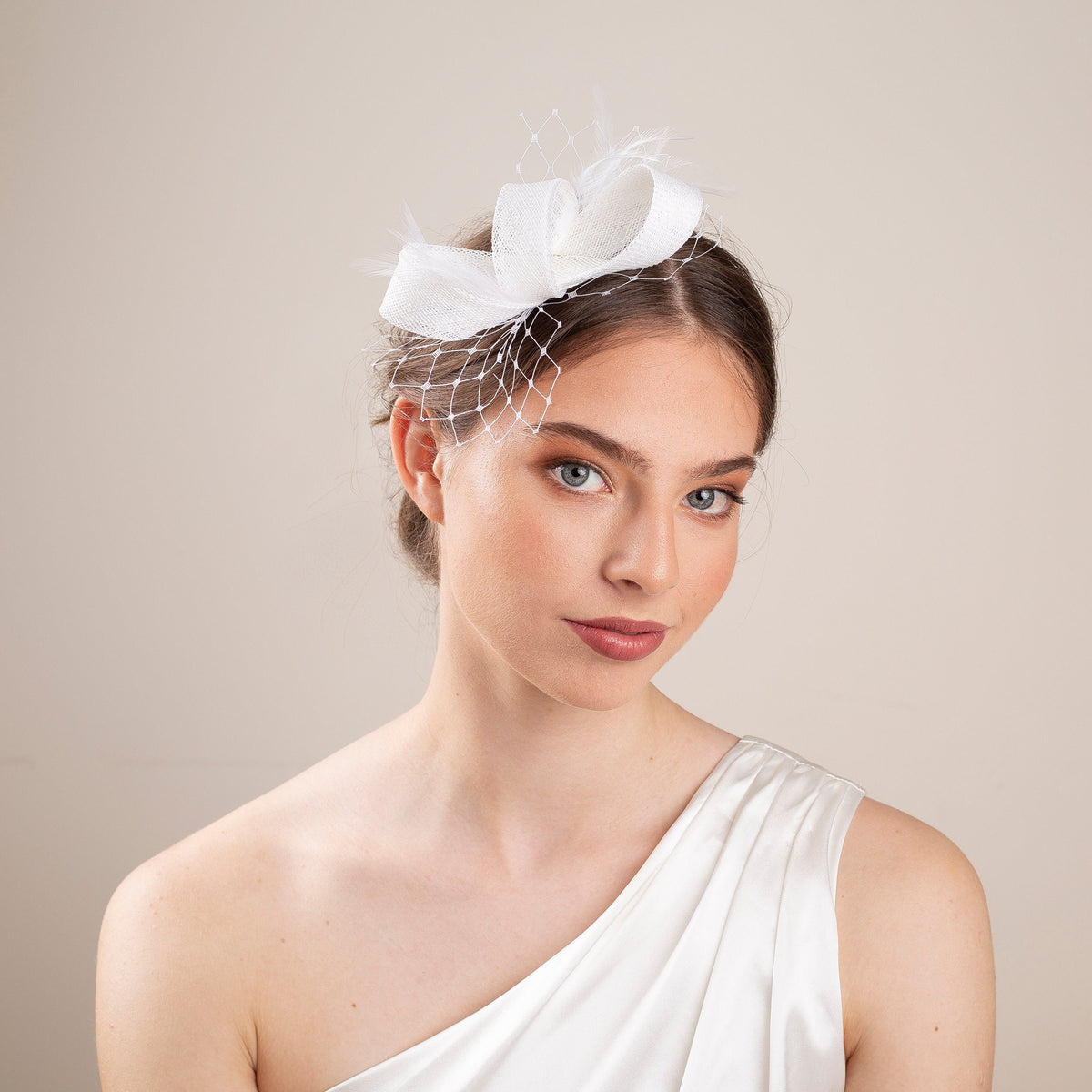 White Feather Bridal Fascinator - Minimalist Wedding Headpiece with Netting