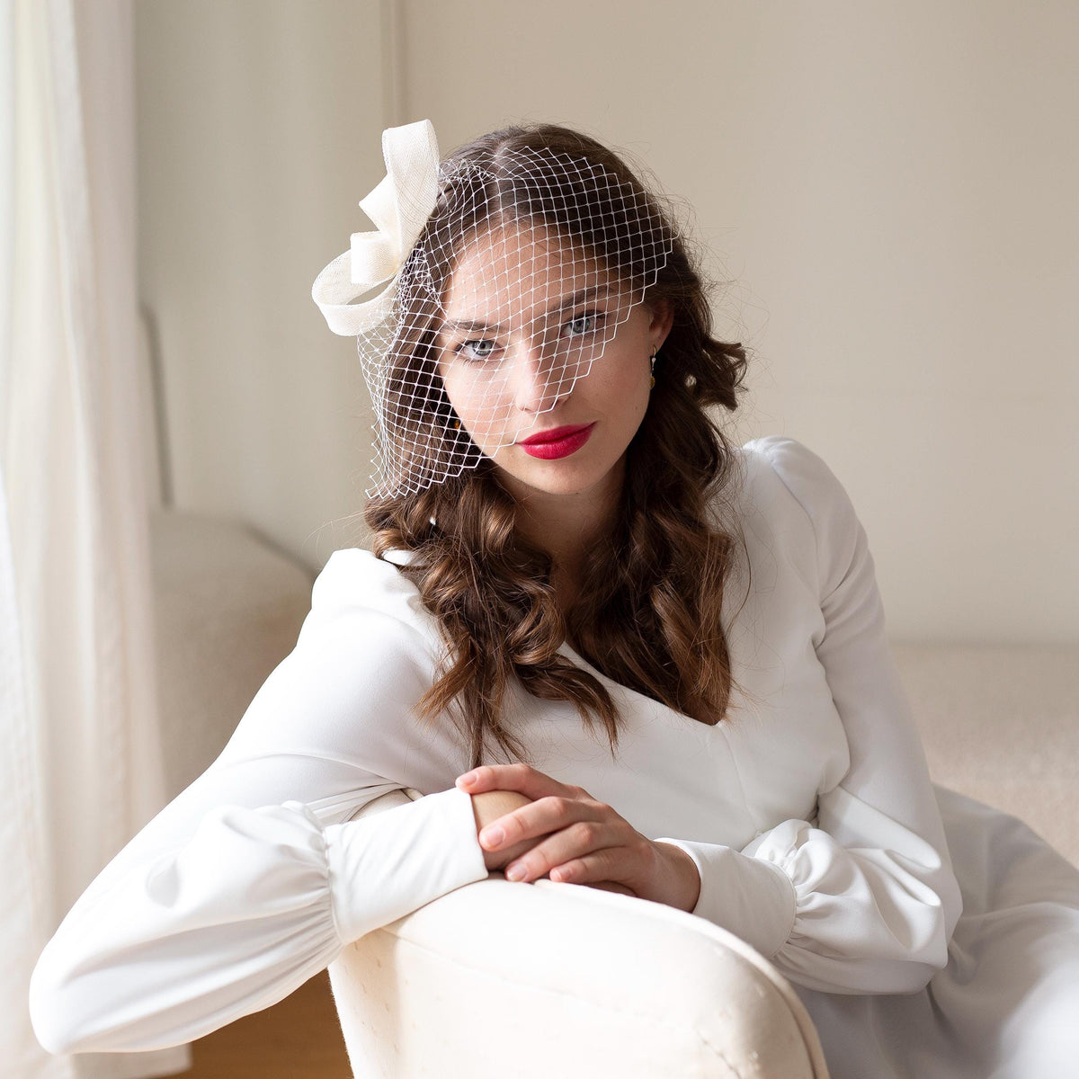 White Bridal Birdcage with Bow Fascinator, Minimalist Wedding Bow Headpiece with detachable netting