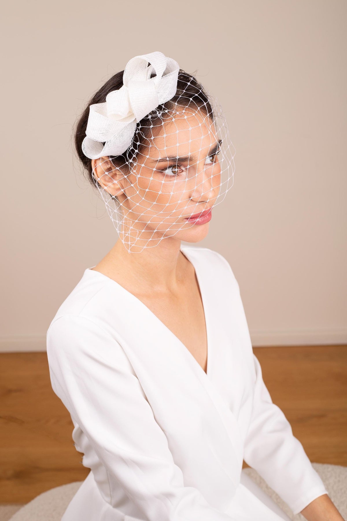 White Bridal Fascinator: Elegant Sinamay Wedding Headpiece with Removable Birdcage Veil