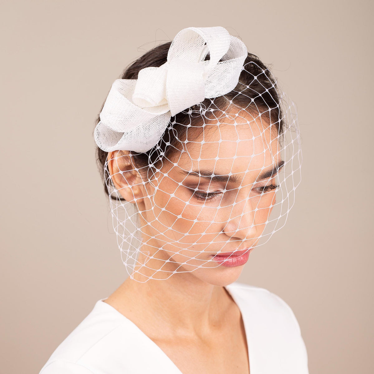 White Bridal Fascinator: Elegant Sinamay Wedding Headpiece with Removable Birdcage Veil