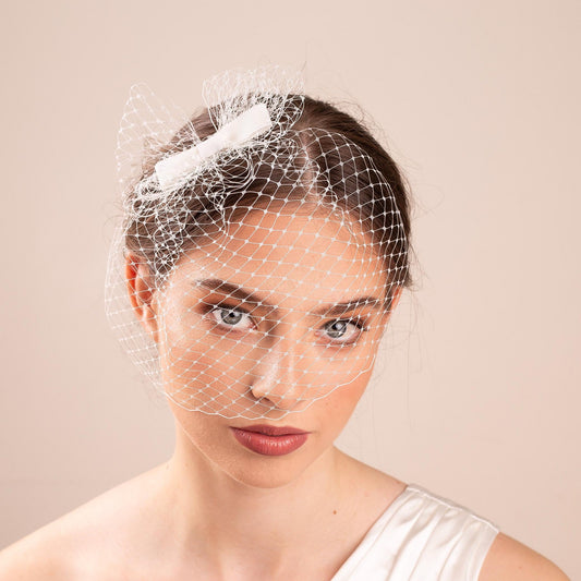 Civil Wedding Bow Veil Birdcage Veil with Hair Bow Short Bridal Veil Petite Bow adorned Veil City Hall Wedding Veil