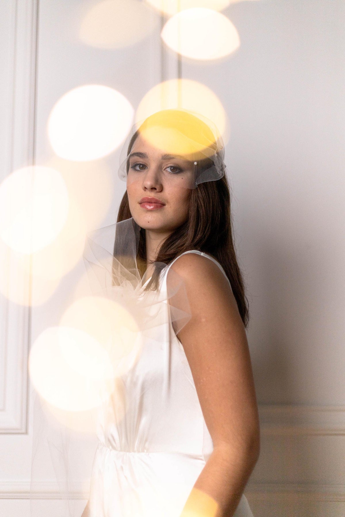 Mini Tulle Birdcage Veil, Nose-Length Bridal Bandeau, Scattered Pearls Tulle Wedding Veil
