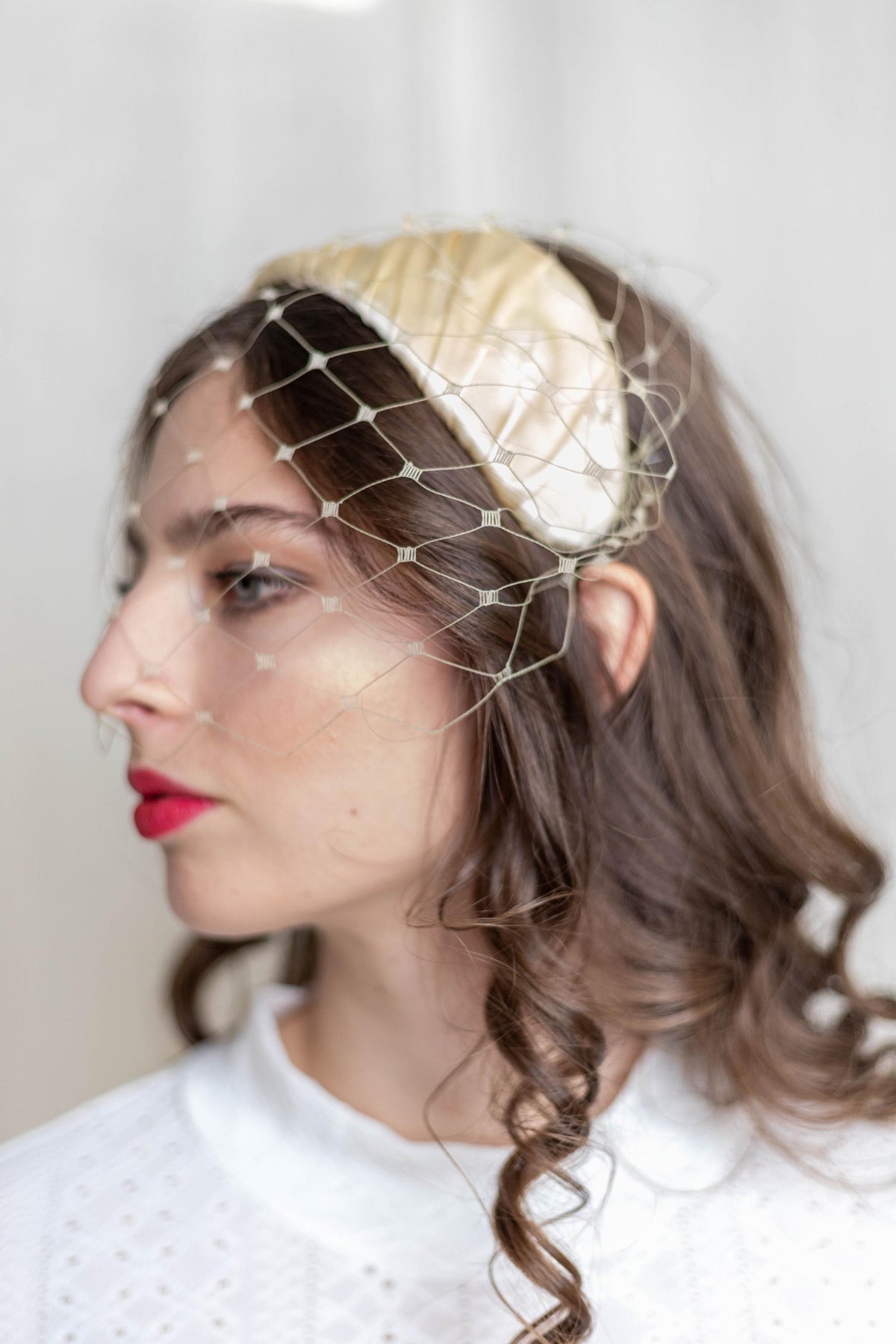 Golden Beige Silk Satin Headband with Vintage detachable Veil, millinery Headpiece in Old Hollywood style