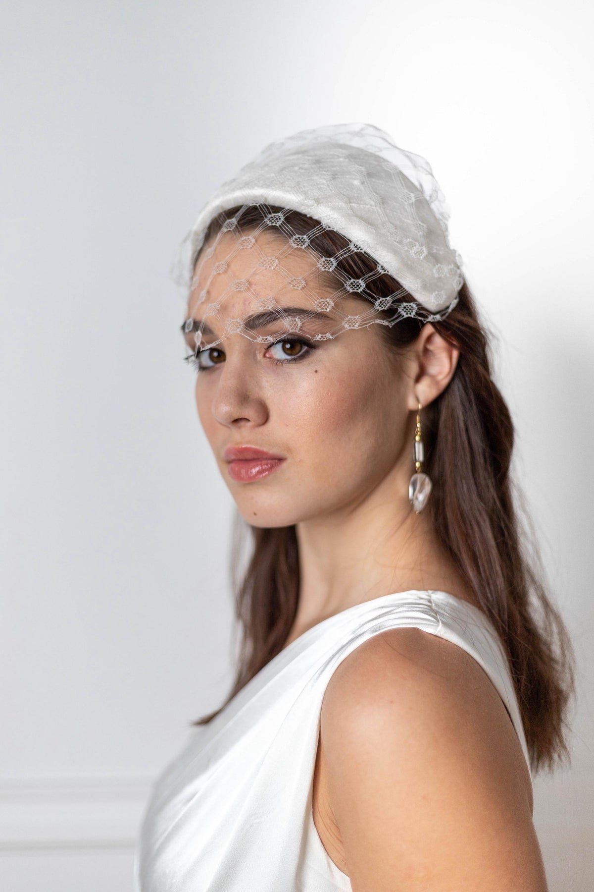 Bridal wide Headband in silk satin with Vintage Birdcage Veil, Grace Kelly Style Half Hat with removable netting, millinery headband