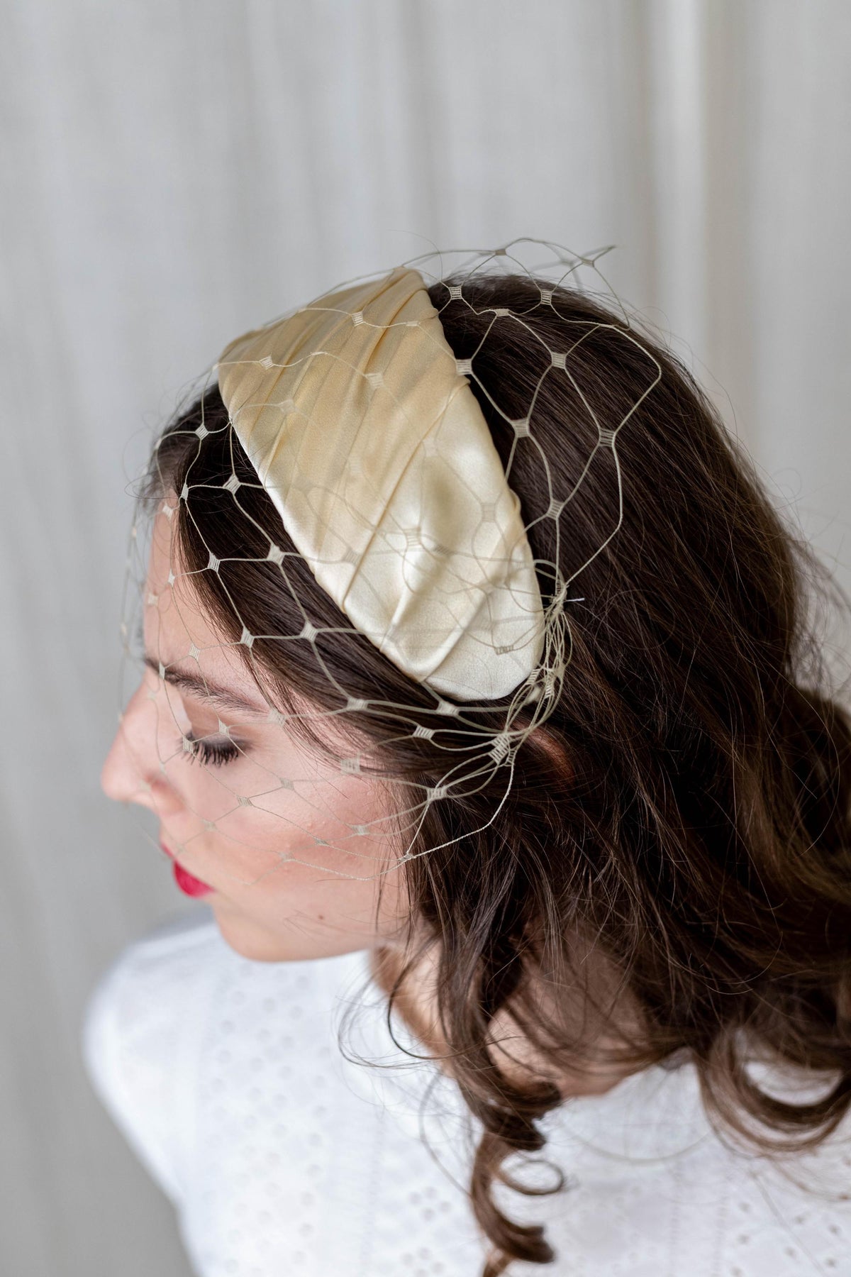 Golden Beige Silk Satin Headband with Vintage detachable Veil, millinery Headpiece in Old Hollywood style