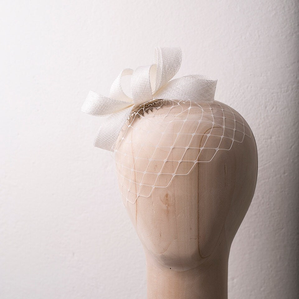 Bridal Bow Fascinator with Birdcage Veil: Elegant Wedding Headpiece