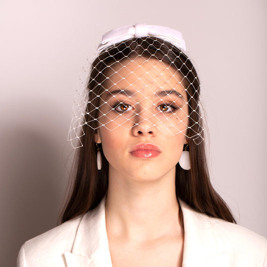 Short Birdcage Veil with Double Velvet Bow – Vintage-Inspired Bridal Face Veil for Classic & City Hall Weddings