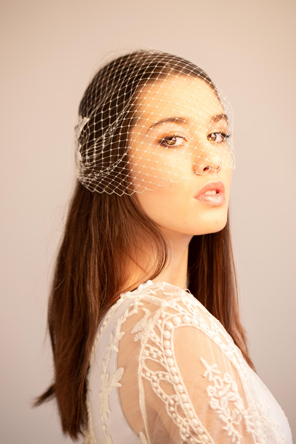 Short Lace Bridal Veil – Wedding Headband with Floral Lace Netting Veil