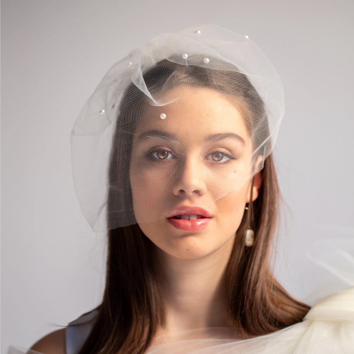 Bridal Tulle Birdcage Veil with Scattered Pearls – Nose-Length Puffy Blusher Veil on Comb