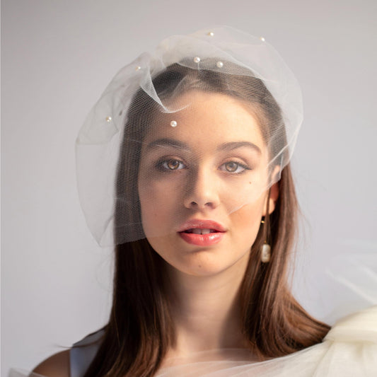 Bridal Tulle Birdcage Veil with Scattered Pearls – Nose-Length Puffy Blusher Veil on Comb