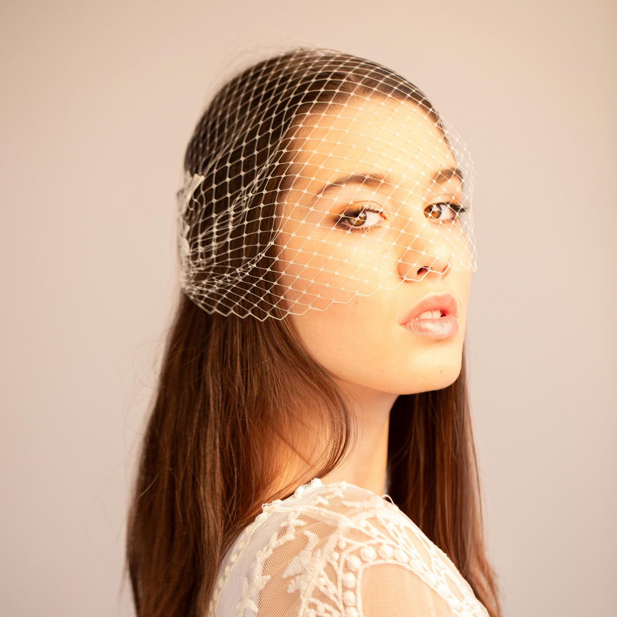 Short Lace Bridal Veil – Wedding Headband with Floral Lace Netting Veil