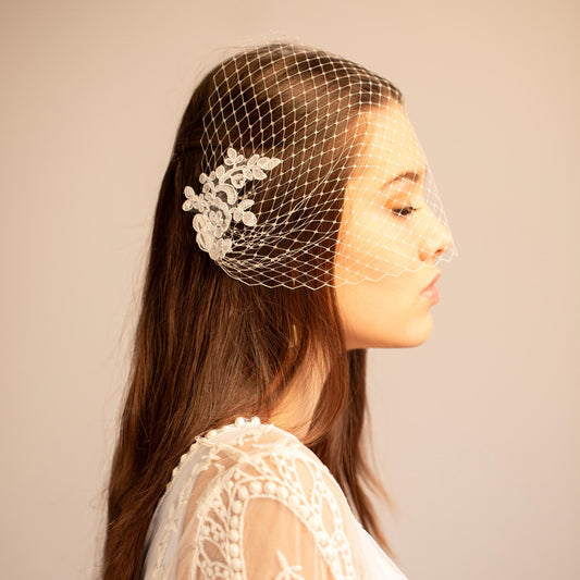 Short Lace Bridal Veil – Wedding Headband with Floral Lace Netting Veil