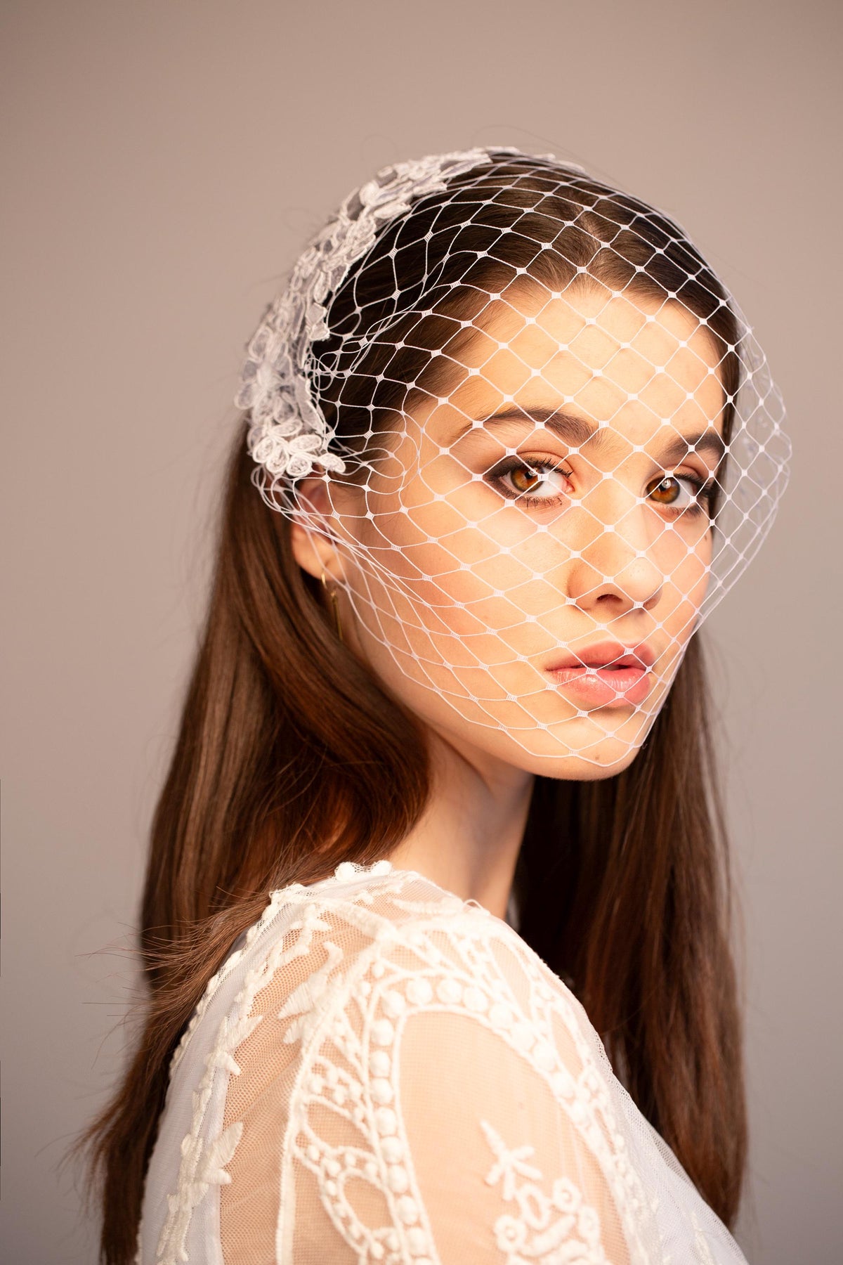 Lace Bridal Veil – Wedding Birdcage with Floral Lace, Large openings Netting Veil in white