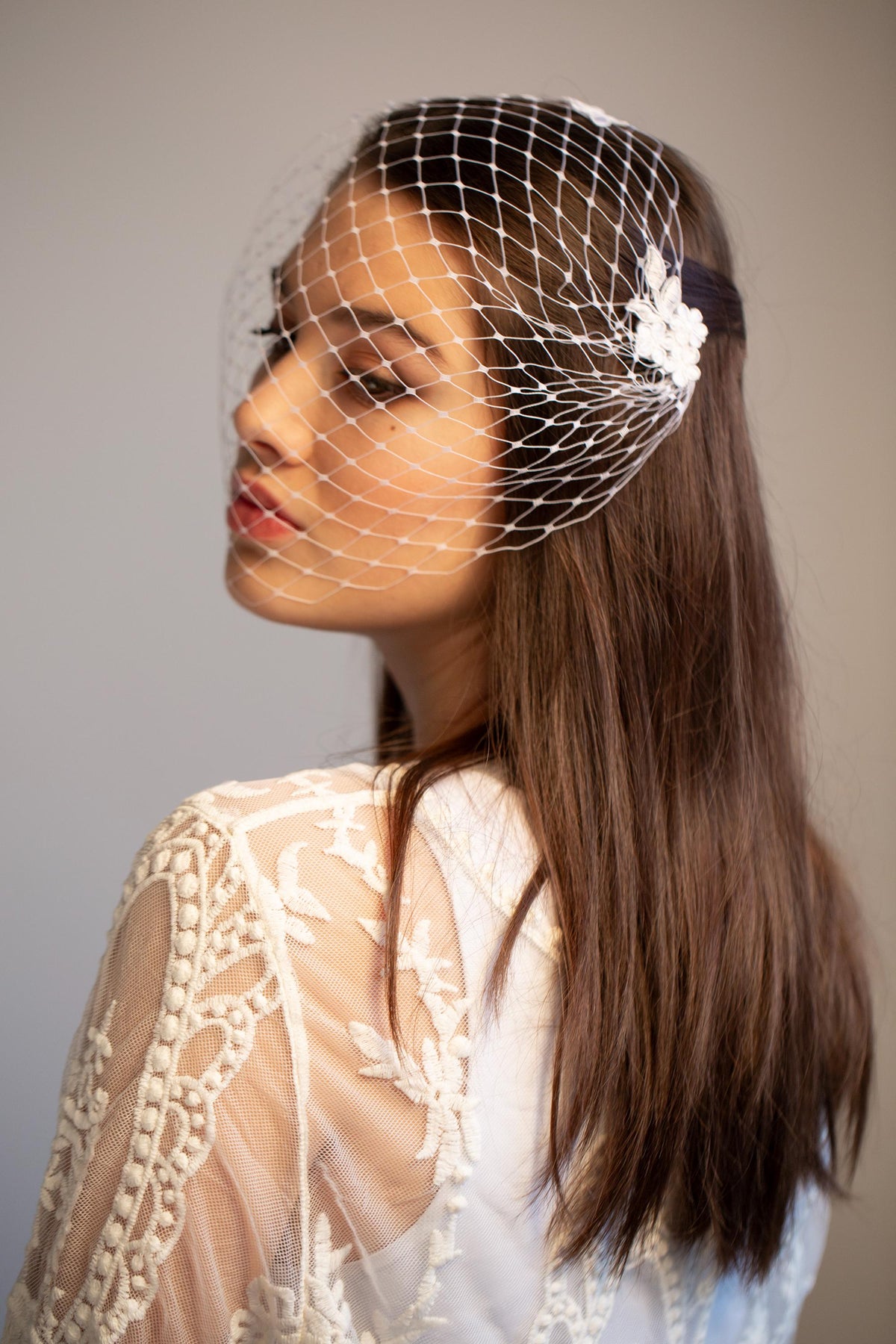 Lace Bridal Veil – Wedding Birdcage with Floral Lace, Large openings Netting Veil in white