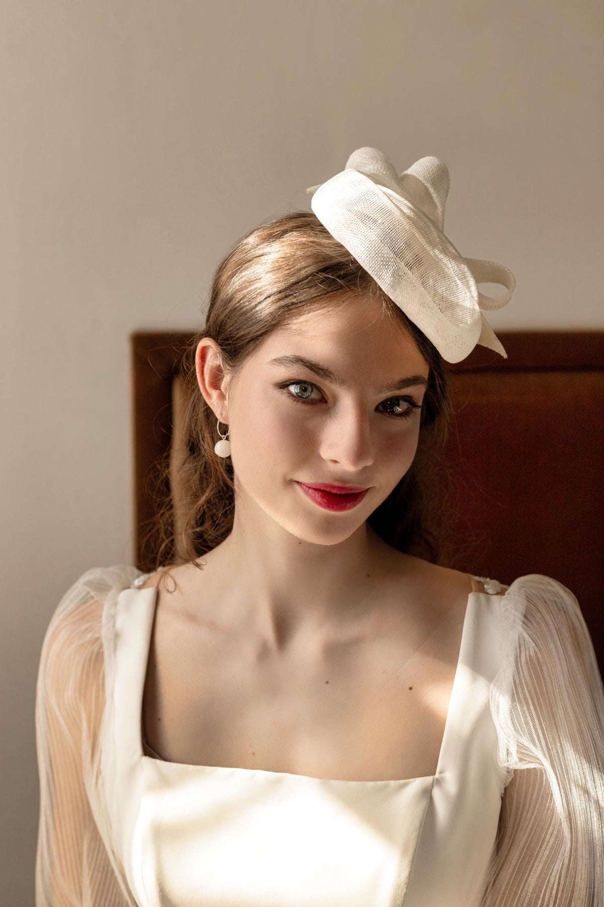 Ivory Bridal Pillbox Hat with Bow, Elegant Wedding Fascinator, Minimalist Bridal Headpiece, Modern Bride Hat