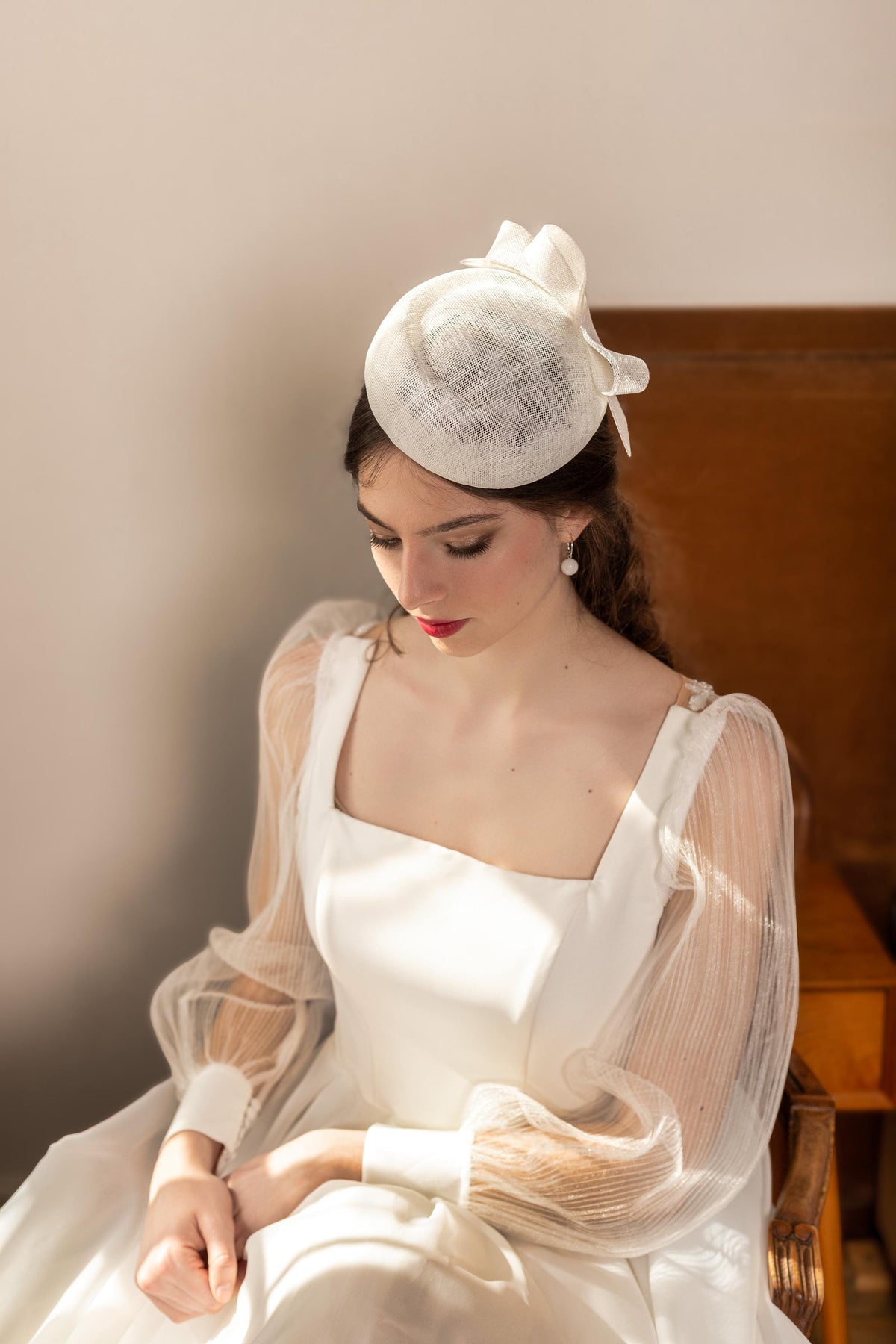 Ivory Bridal Pillbox Hat with Bow, Elegant Wedding Fascinator, Minimalist Bridal Headpiece, Modern Bride Hat