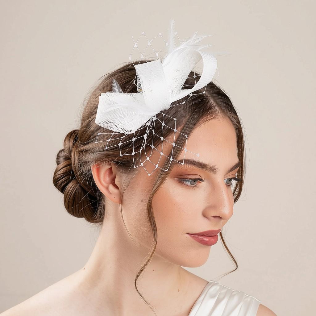Minimalist Bridal Fascinator with Feathers – White Wedding Headpiece – Modern Civil Wedding Hair Accessory – Elegant Bride Hat Alternative