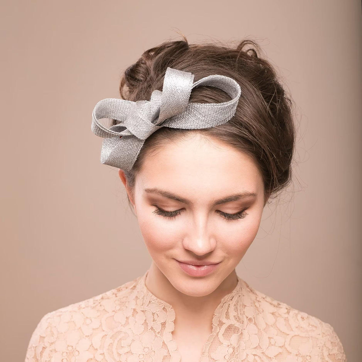 Navy Fascinator with Short Birdcage Veil – Elegant Bow Hair Headpiece with Removable Netting Veil