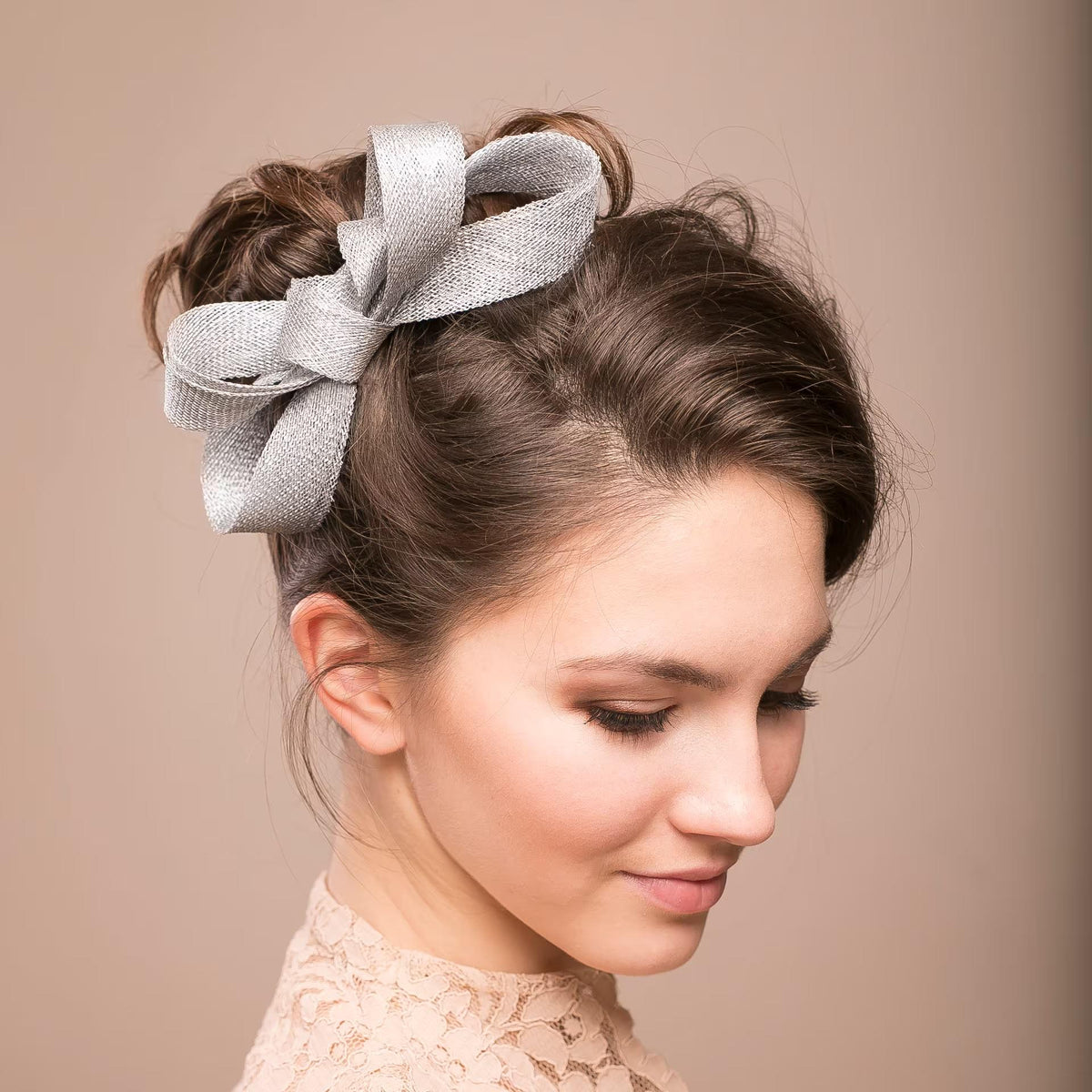 Navy Fascinator with Short Birdcage Veil – Elegant Bow Hair Headpiece with Removable Netting Veil