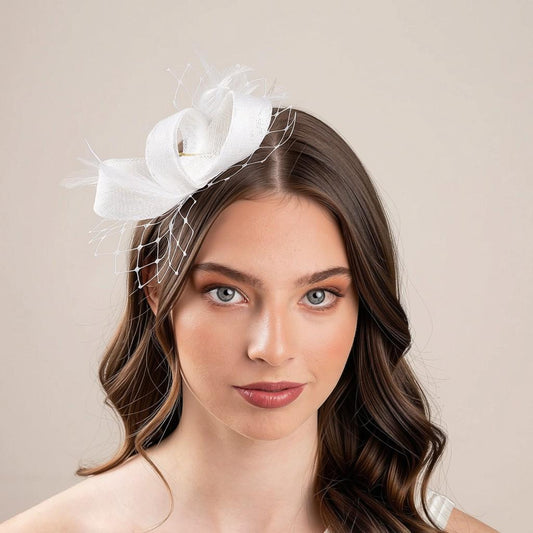 Minimalist Bridal Fascinator with Feathers – White Wedding Headpiece – Modern Civil Wedding Hair Accessory – Elegant Bride Hat Alternative