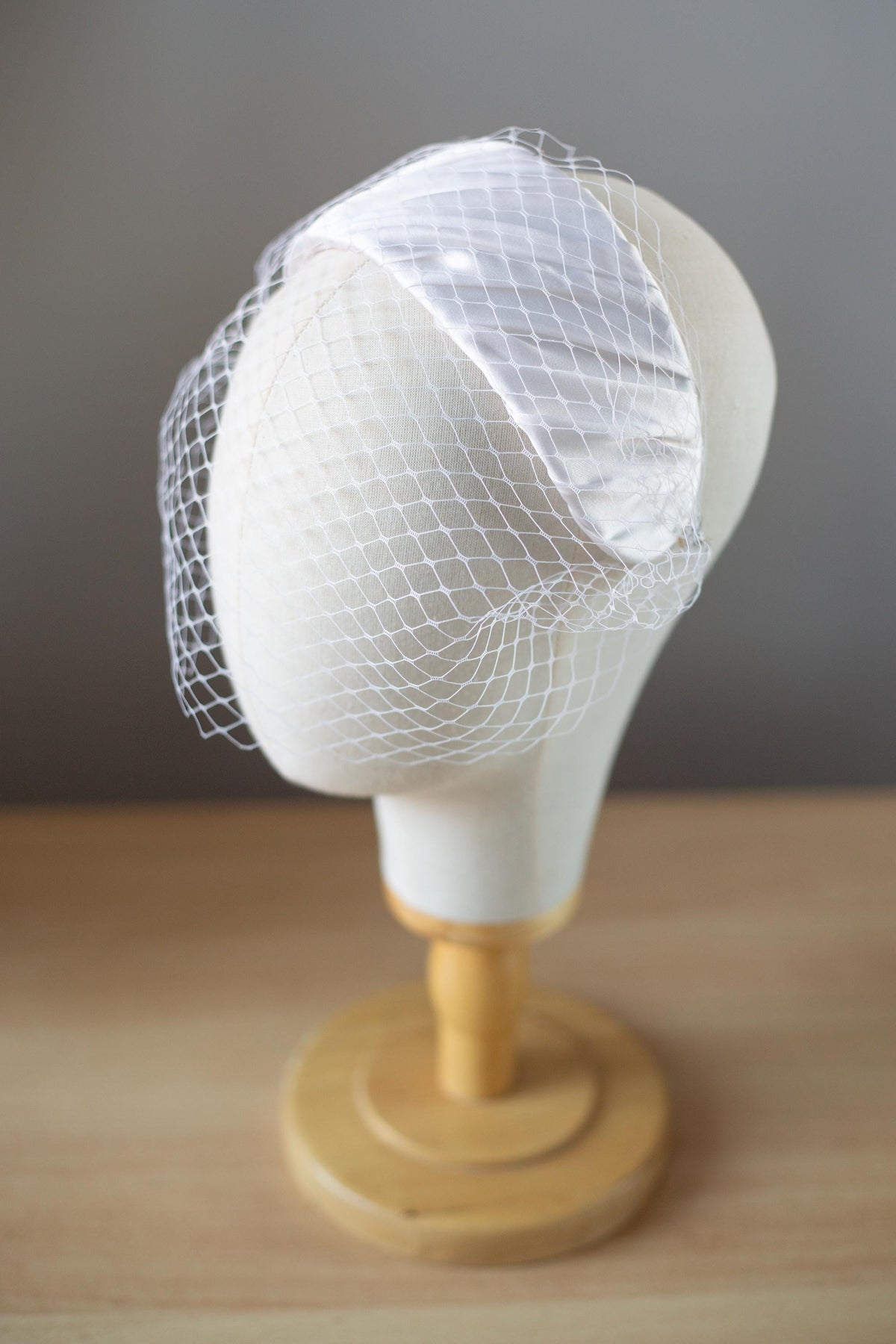 White Silk Satin Bridal Headband with Removable Vintage Veil, Elegant Wedding Headpiece, Wide Bridal Headband, Old Hollywood Inspired