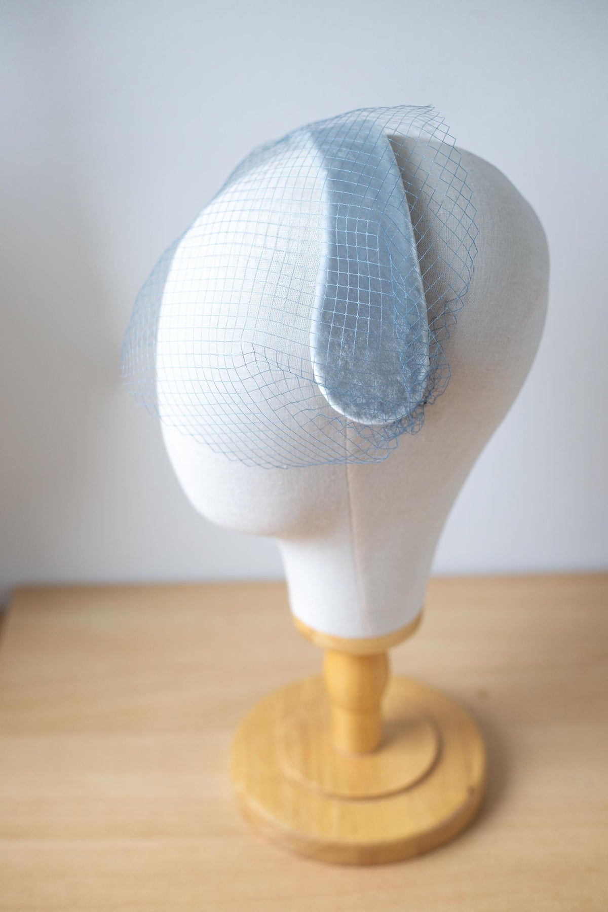 Wedding Headband in silk velvet with removable Birdcage Veil, light grey vintage Netting Veil Headband