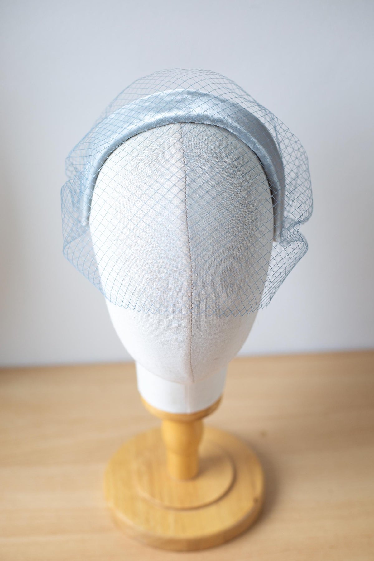 Wedding Headband in silk velvet with removable Birdcage Veil, light grey vintage Netting Veil Headband