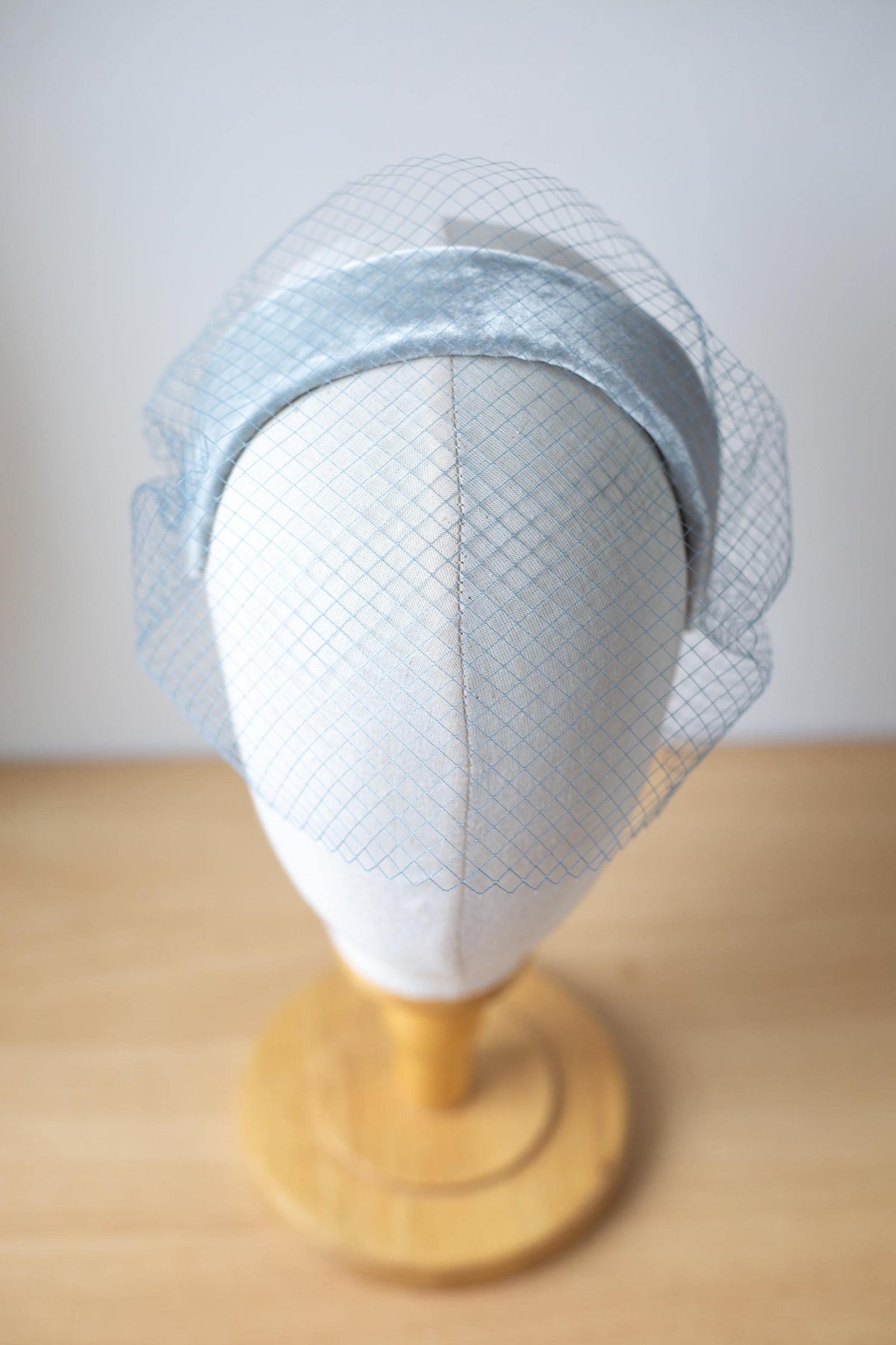 Wedding Headband in silk velvet with removable Birdcage Veil, light grey vintage Netting Veil Headband