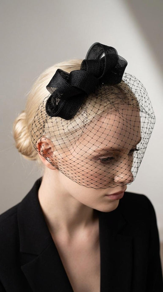Elegant Black Funeral Veil with Bow, Minimalist Headpiece with Mourning Birdcage veil, Black Veil, Vintage Inspired Funeral Veil with Bow