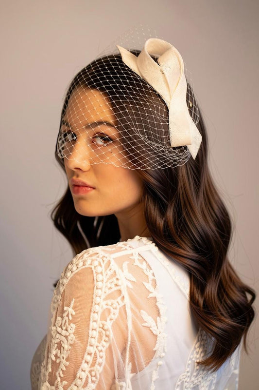 Bridal Bow Fascinator with Bandeau Veil, Wedding Headpiece on Clip, Birdcage Veil for Bride, City Hall Wedding Accessory, Courthouse Bride