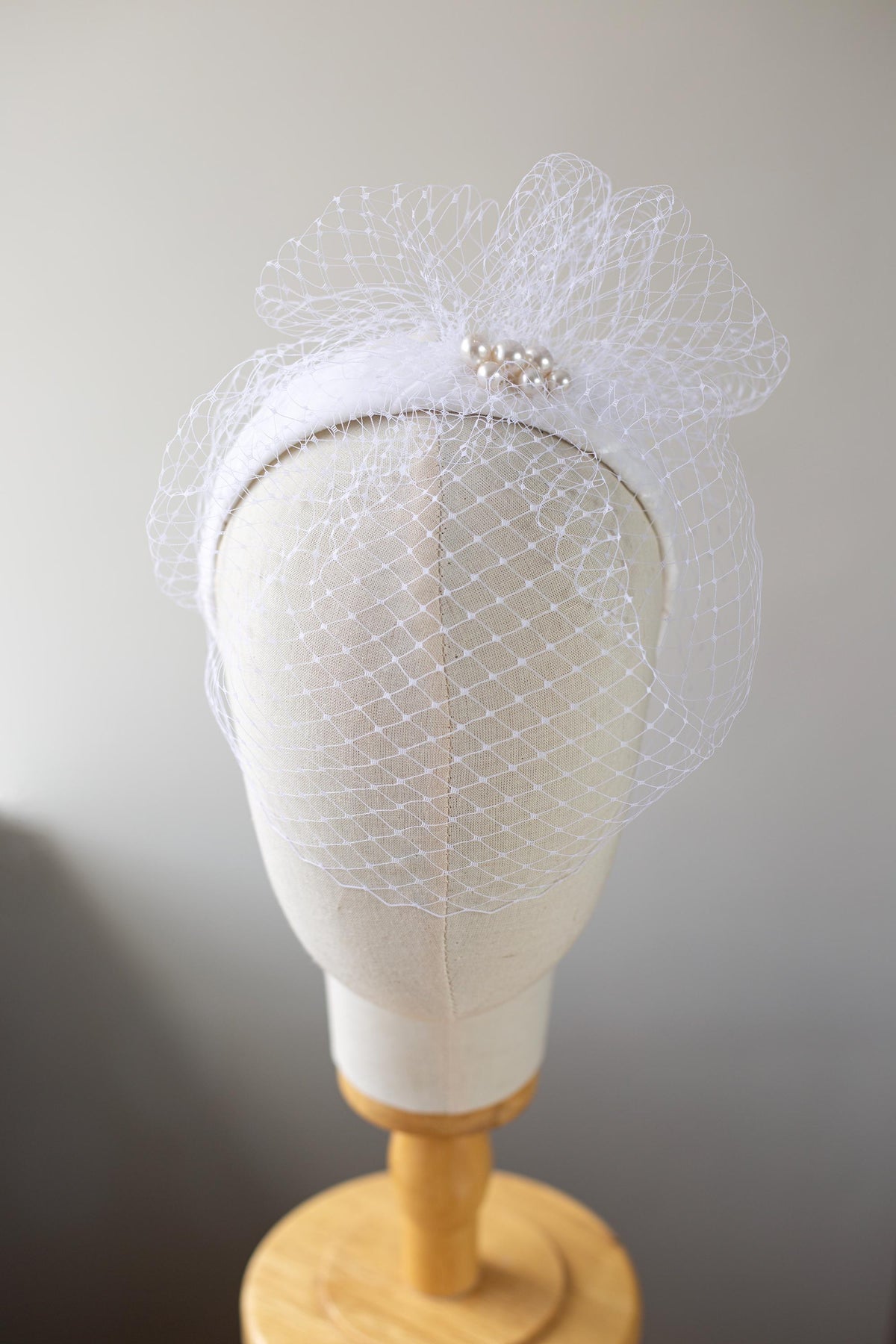 White Birdcage Veil on Wide Velvet Headband with Swarovski Pearls – Modern Bridal Headpiece – Short Wedding Veil – Luxury Bride Accessory