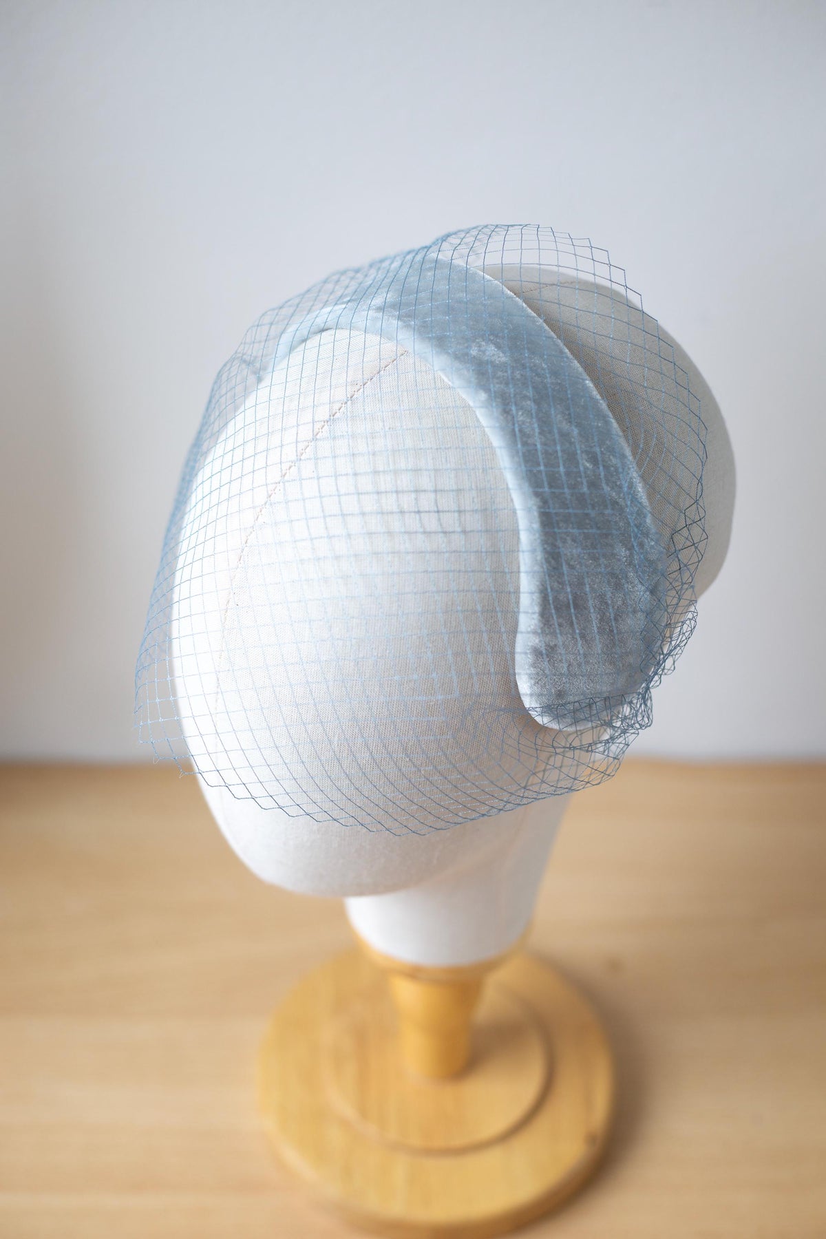 Wedding Headband in silk velvet with removable Birdcage Veil, light grey vintage Netting Veil Headband