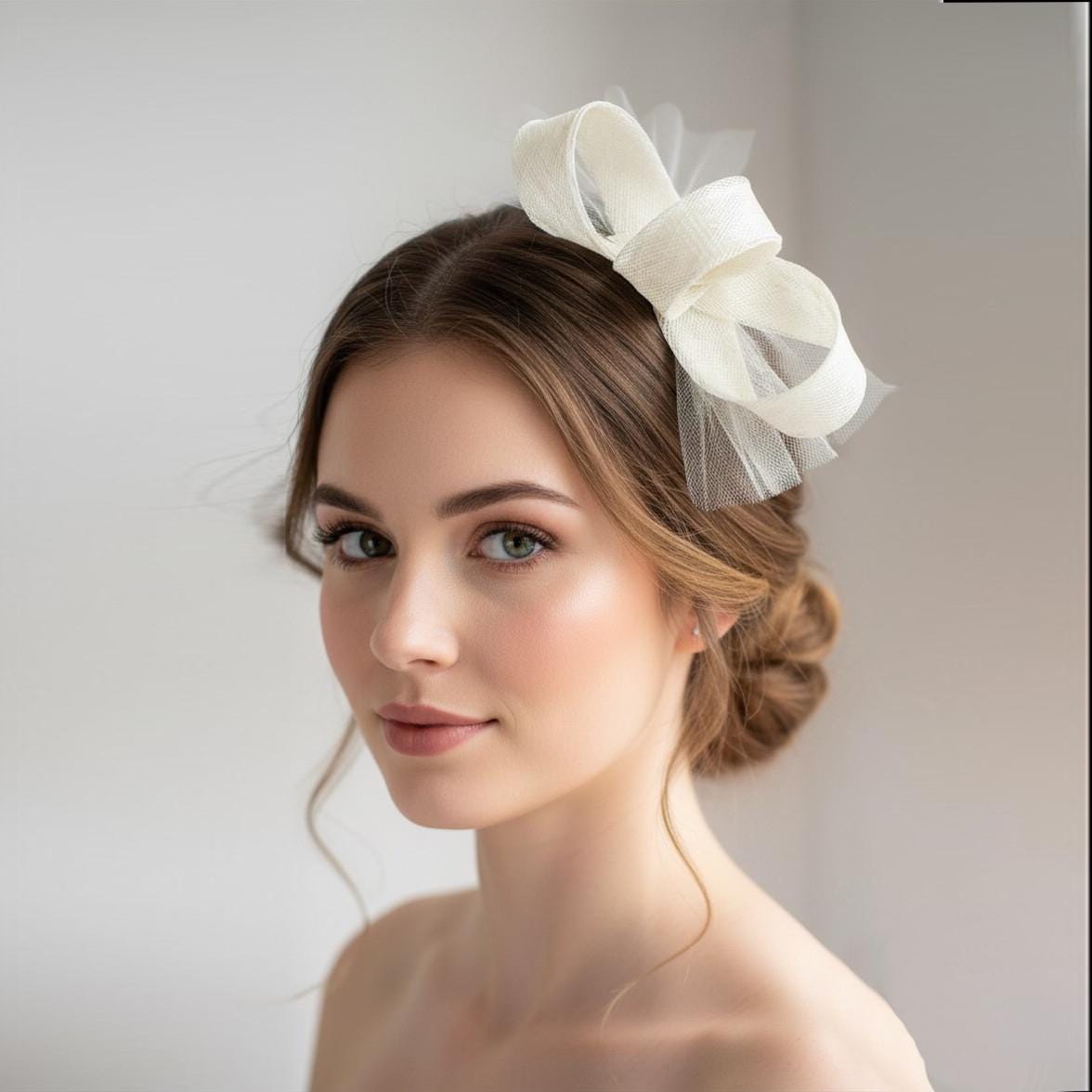 Ivory Wedding Headpiece – Minimalist Bridal Fascinator with Soft Tulle for City Hall Bride