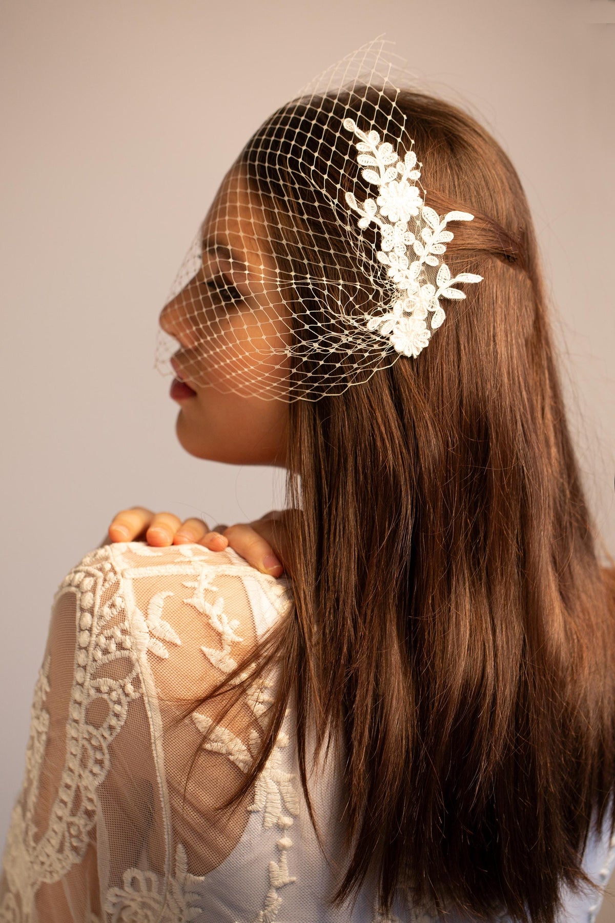 Petite Bridal Veil with Floral Lace | Bandeau Wedding Veil | Romantic Lace Veil | 2 Hair Combs | Minimalist Bridal Headpiece