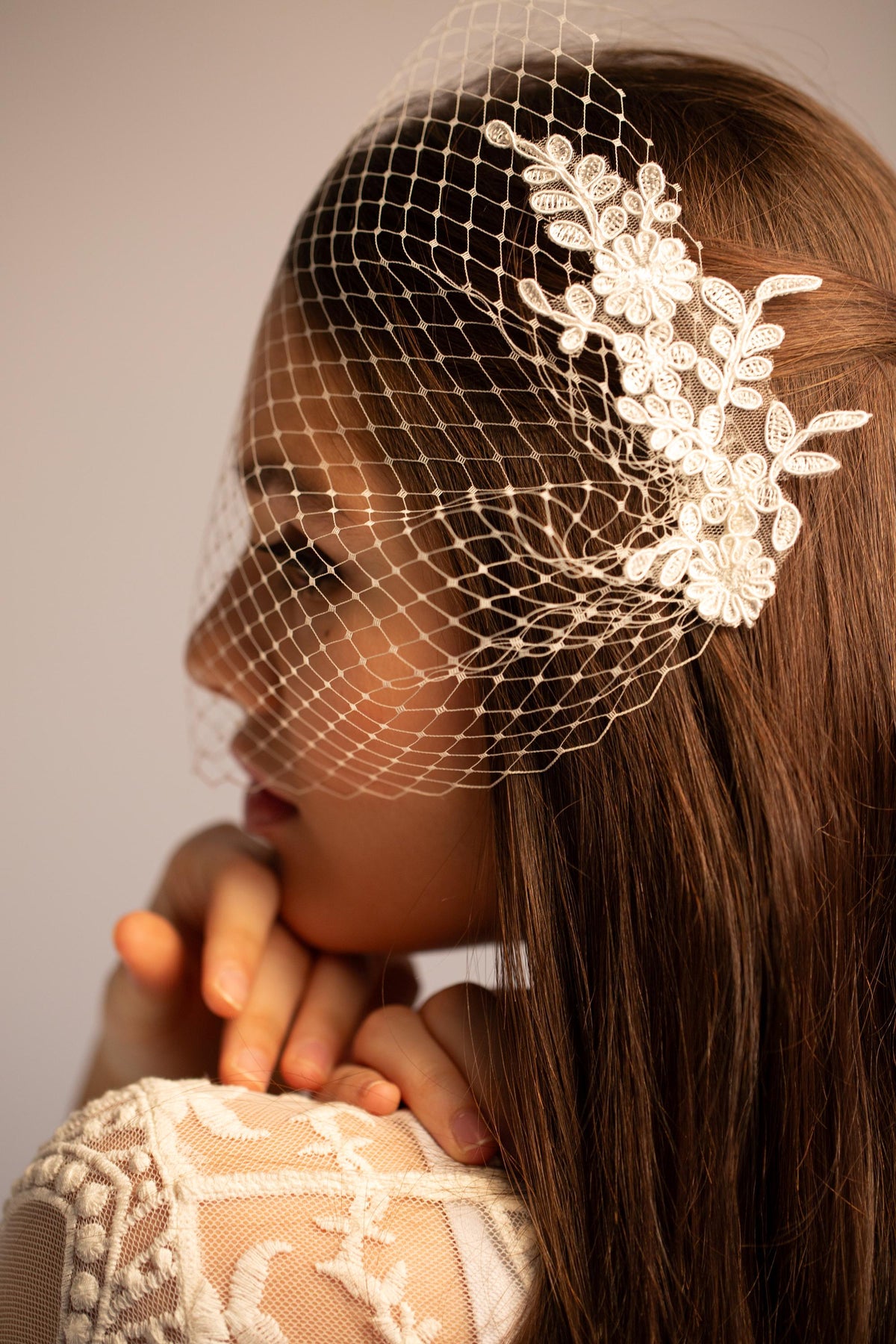 Petite Bridal Veil with Floral Lace | Bandeau Wedding Veil | Romantic Lace Veil | 2 Hair Combs | Minimalist Bridal Headpiece