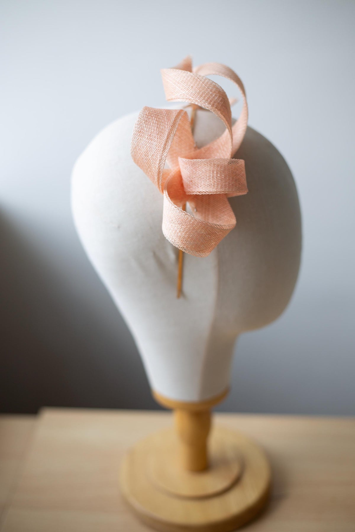Dusty Pink Fascinator, Elegant Wedding Guest Headpiece, Pink Wedding Hair Accessory, Bridal Fascinator, Mother of the Bride Headpiece