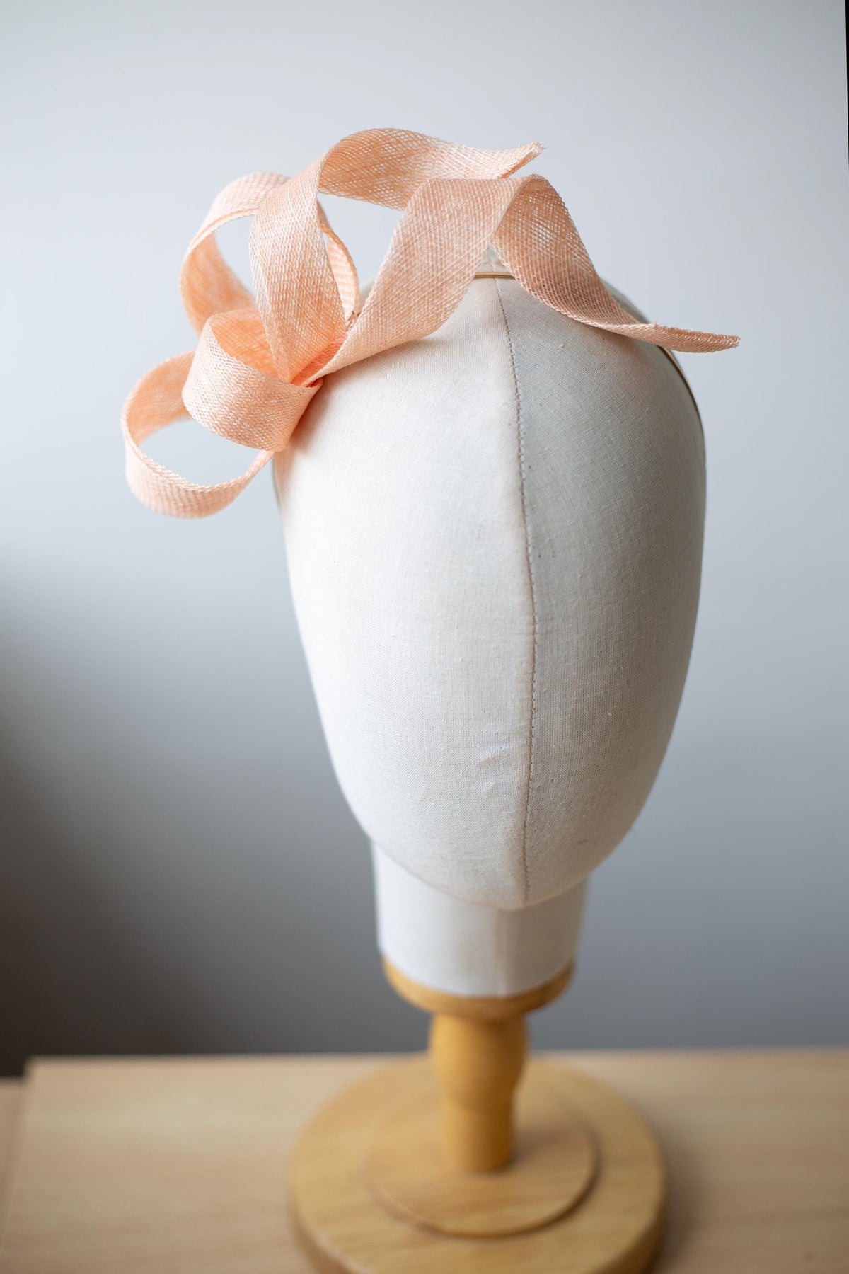 Dusty Pink Fascinator, Elegant Wedding Guest Headpiece, Pink Wedding Hair Accessory, Bridal Fascinator, Mother of the Bride Headpiece