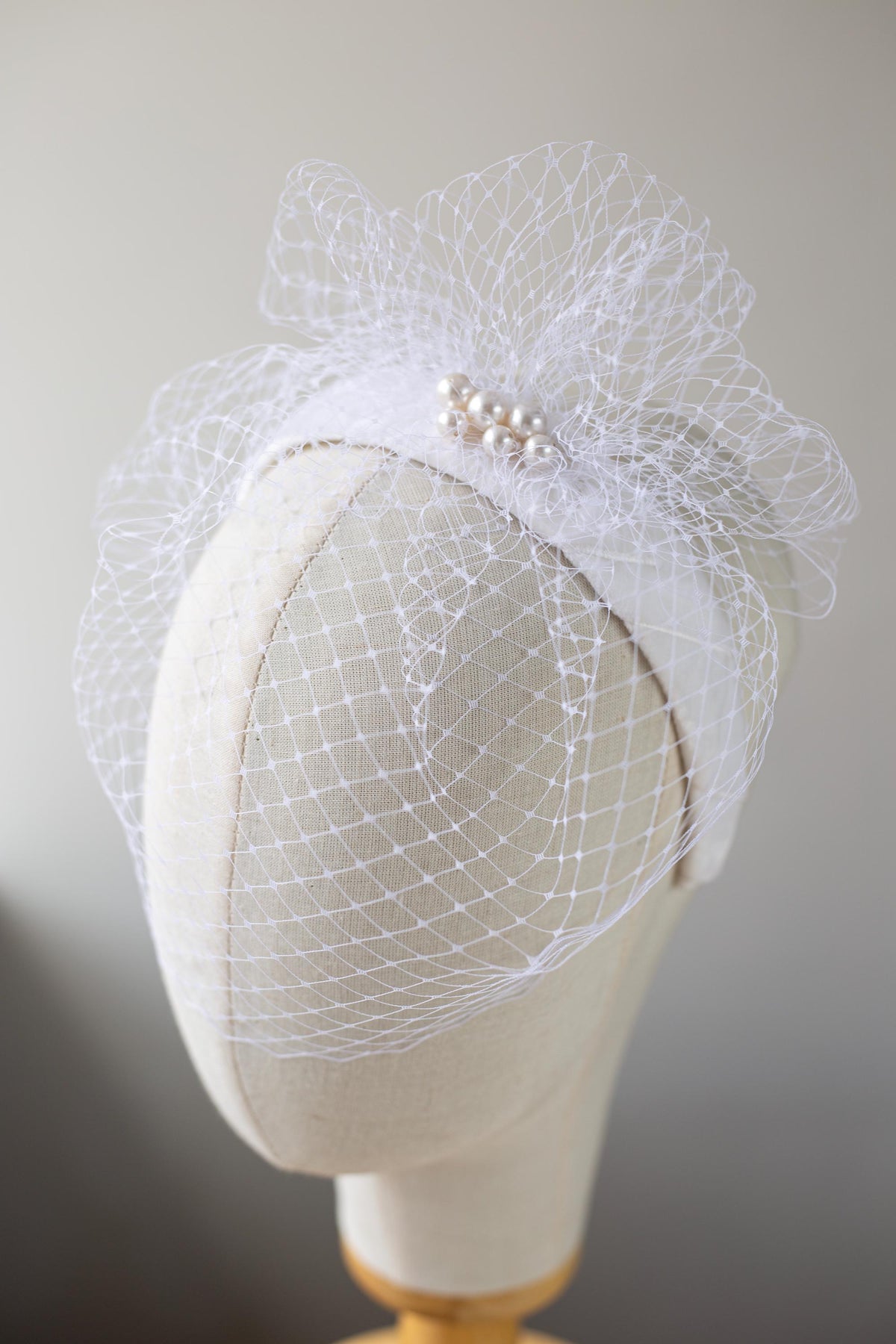 White Birdcage Veil on Wide Velvet Headband with Swarovski Pearls – Modern Bridal Headpiece – Short Wedding Veil – Luxury Bride Accessory