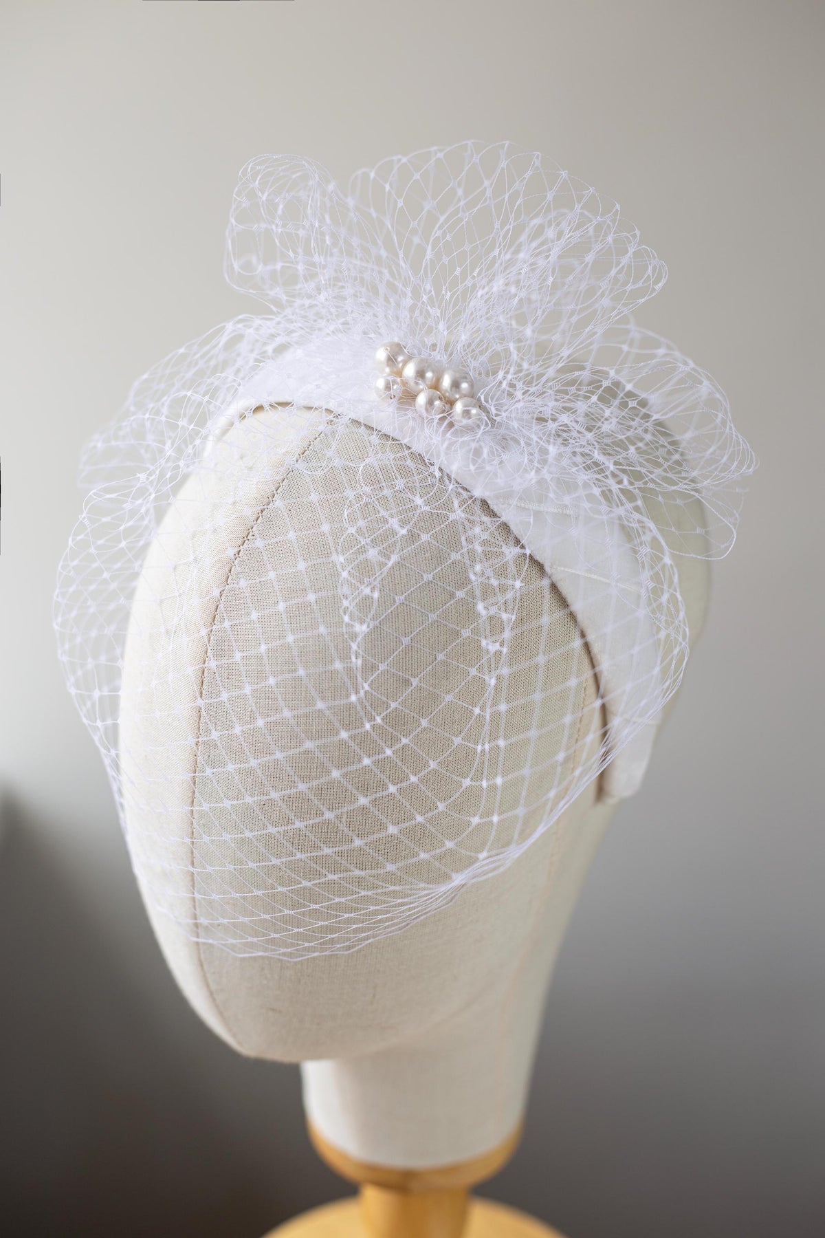 White Birdcage Veil on Wide Velvet Headband with Swarovski Pearls – Modern Bridal Headpiece – Short Wedding Veil – Luxury Bride Accessory