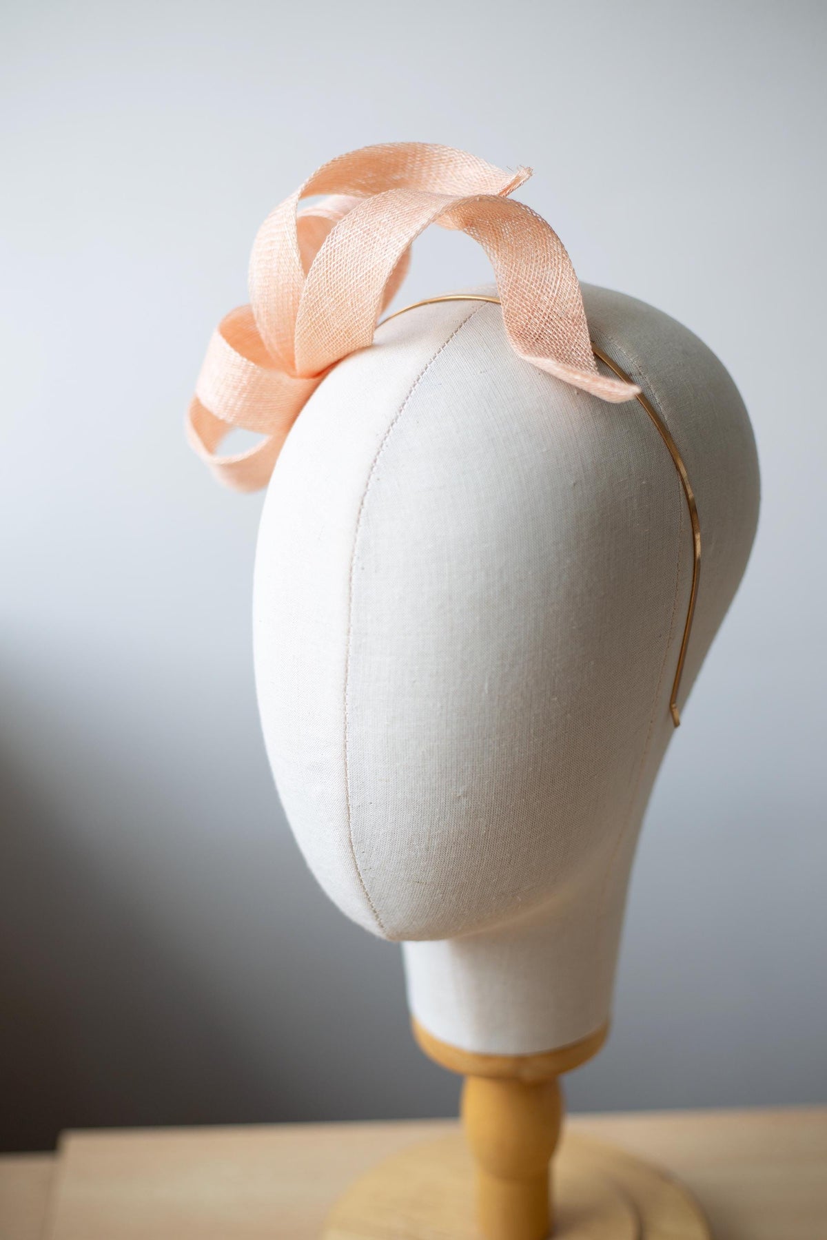 Dusty Pink Fascinator, Elegant Wedding Guest Headpiece, Pink Wedding Hair Accessory, Bridal Fascinator, Mother of the Bride Headpiece