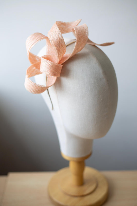 Dusty Pink Fascinator, Elegant Wedding Guest Headpiece, Pink Wedding Hair Accessory, Bridal Fascinator, Mother of the Bride Headpiece