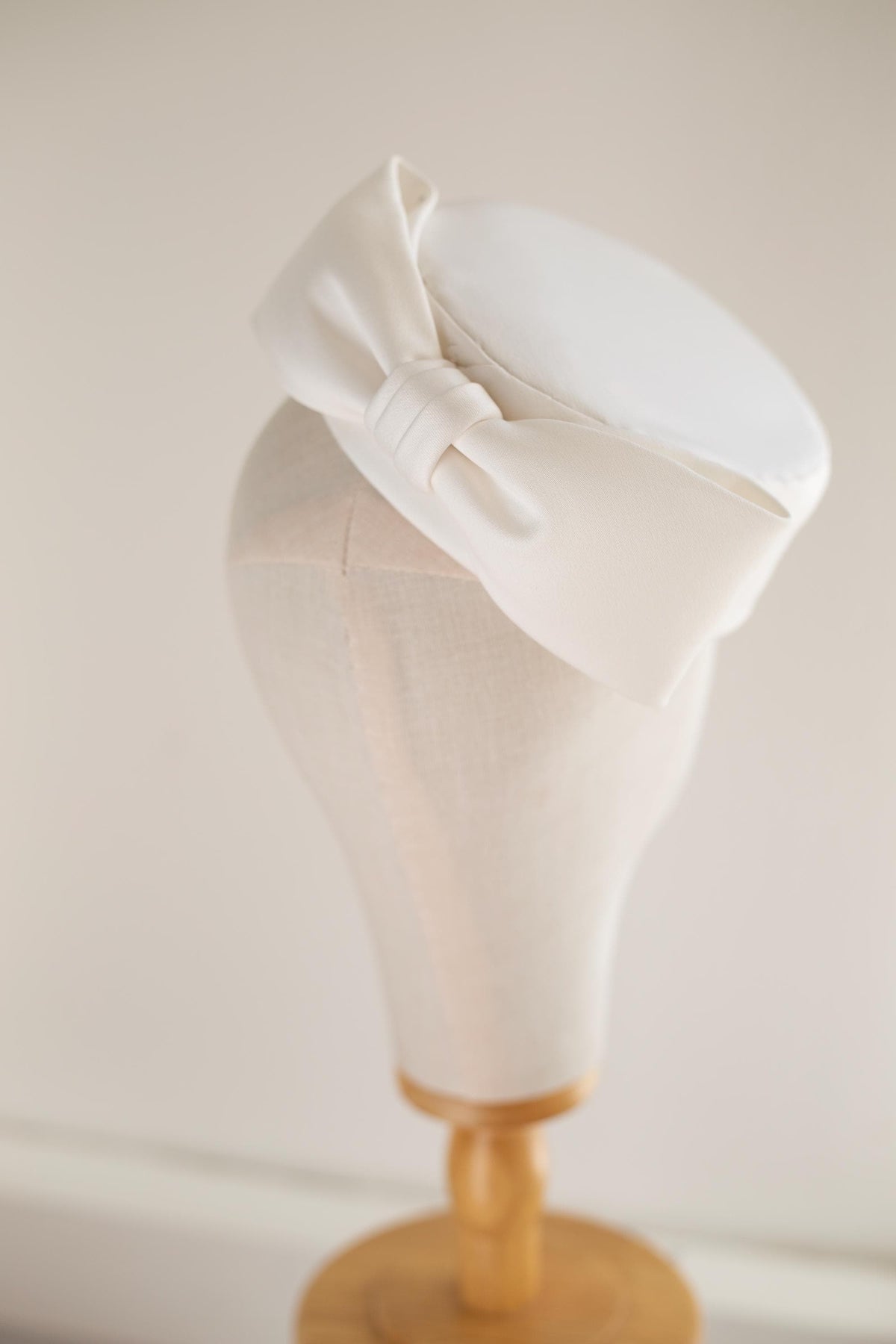 City Hall Bridal Pillbox Hat with Bow – Ivory Satin Wedding Hat, Minimalist Jackie Kennedy Inspired Headpiece