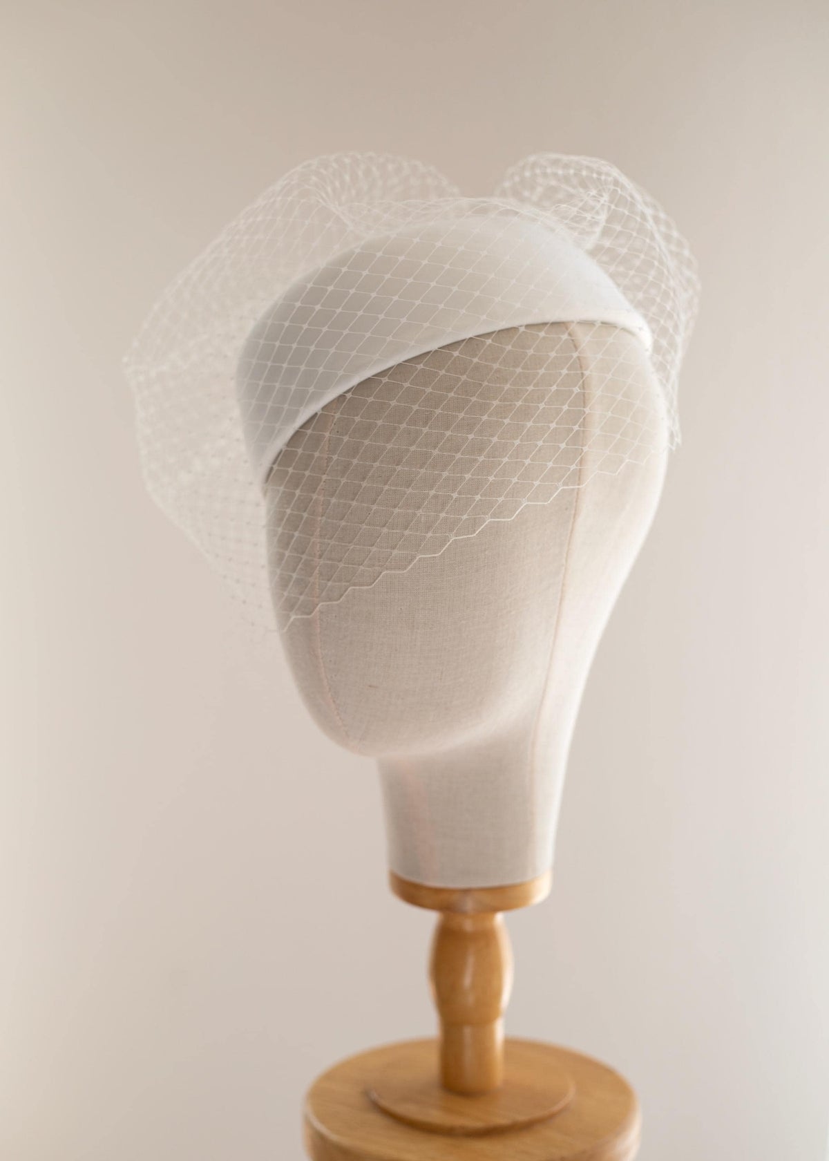 Minimalist Matte Satin Pillbox Wedding Hat with Birdcage | Jackie Kennedy Inspired Bridal Hat | Civil Wedding Headpiece | Couture Fascinator