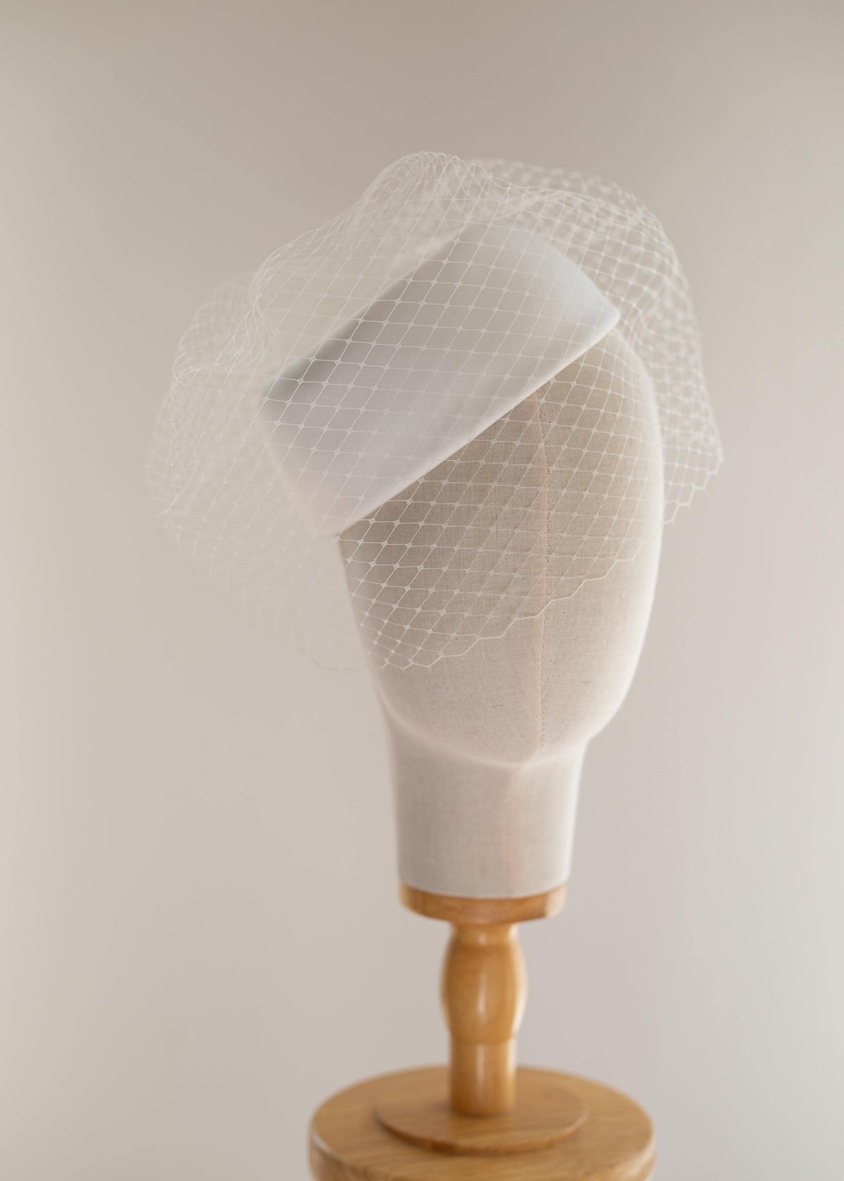 Minimalist Matte Satin Pillbox Wedding Hat with Birdcage | Jackie Kennedy Inspired Bridal Hat | Civil Wedding Headpiece | Couture Fascinator