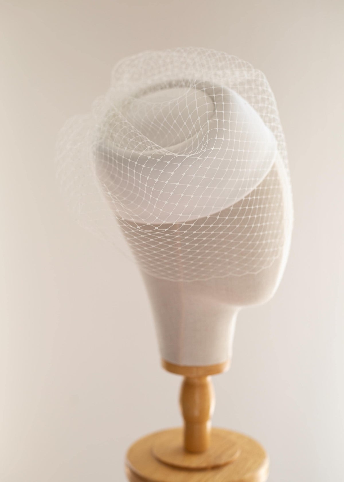 Minimalist Matte Satin Pillbox Wedding Hat with Birdcage | Jackie Kennedy Inspired Bridal Hat | Civil Wedding Headpiece | Couture Fascinator