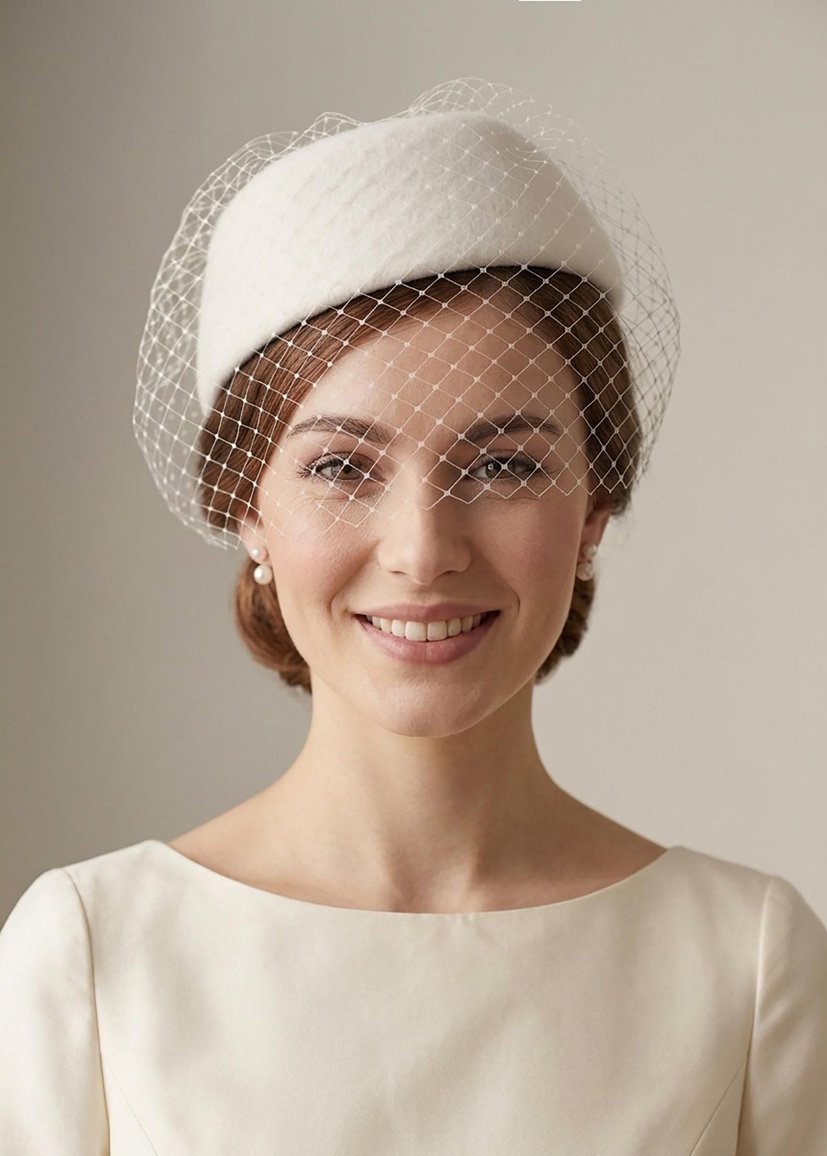 Minimalist Pillbox Wedding Hat with Birdcage Veil Jackie Kennedy Inspired Bridal Hat, Courthouse Wedding Headpiece, Civil Wedding Fascinator