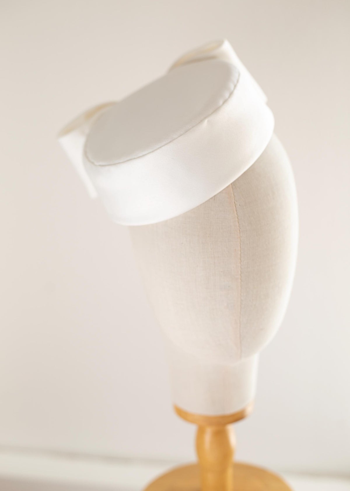 City Hall Bridal Pillbox Hat with Bow – Ivory Satin Wedding Hat, Minimalist Jackie Kennedy Inspired Headpiece